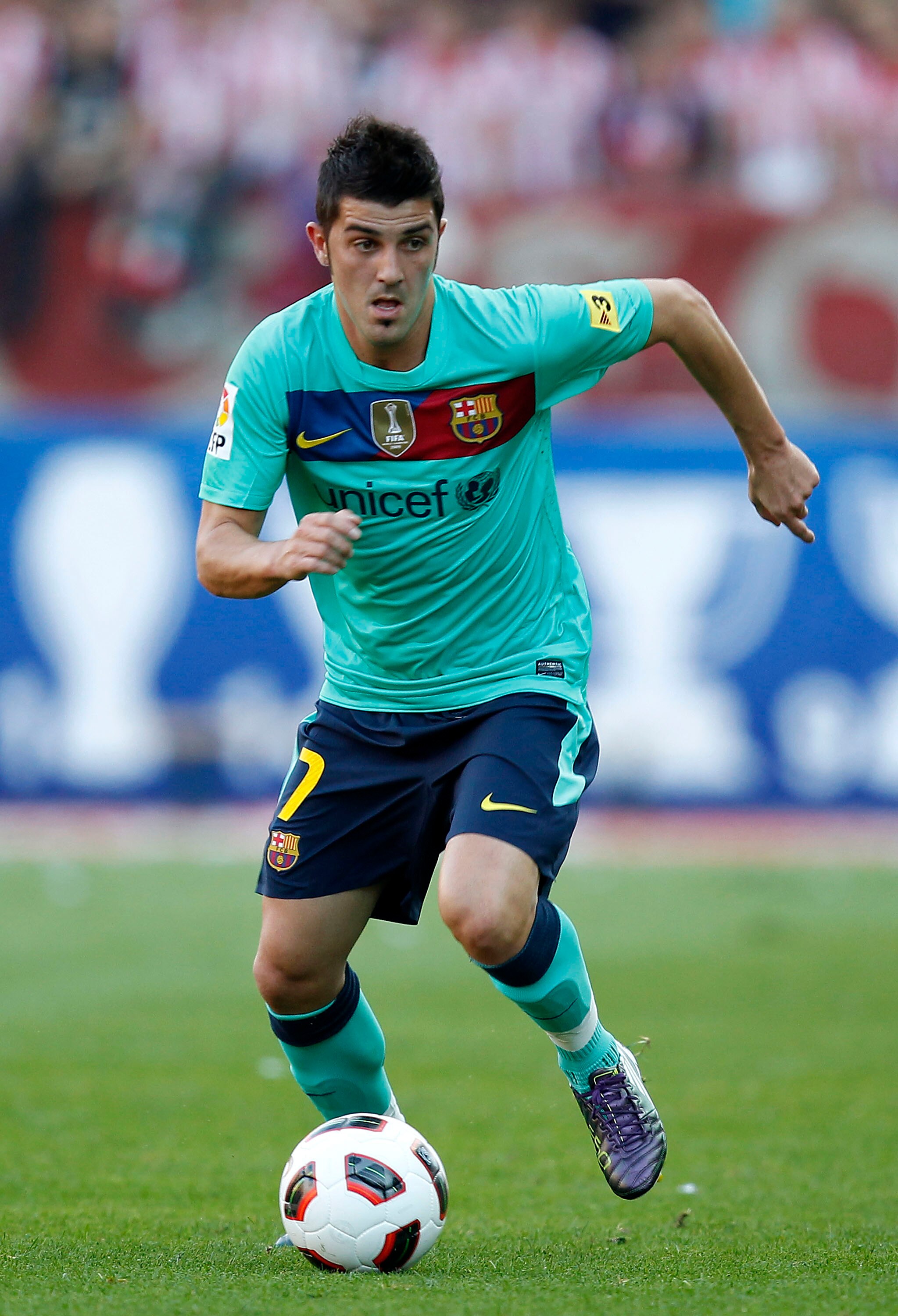 MADRID, SPAIN - SEPTEMBER 19:  David Villa of Barcelona in action during the La Liga match between Atletico Madrid and Barcelona at Vicente Calderon Stadium on September 19, 2010 in Madrid, Spain.  (Photo by Angel Martinez/Getty Images)