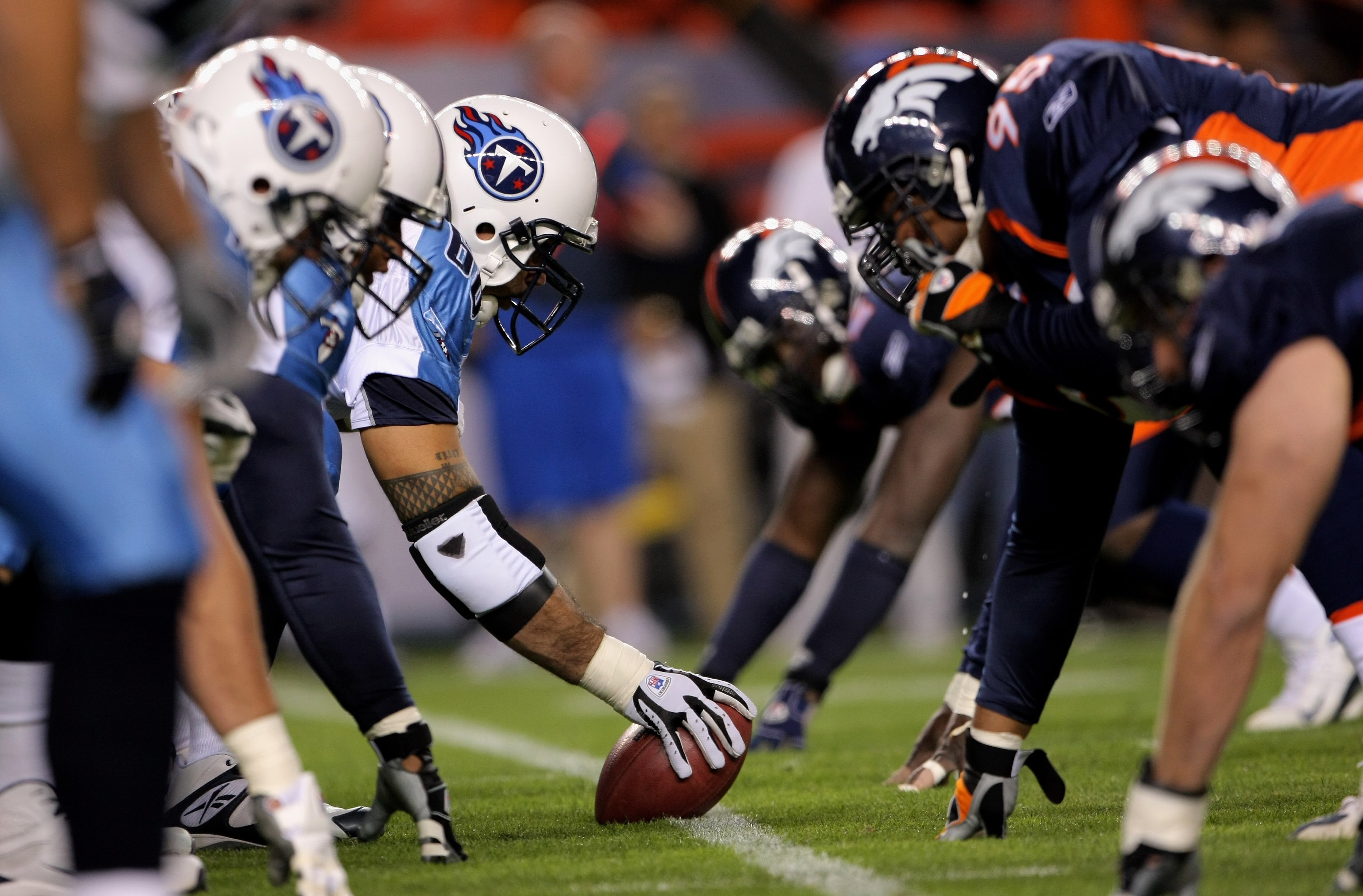 DENVER - NOVEMBER 19:  The Denver Broncos defeated the Tennessee Titans 34-20 at Invesco Field at Mile High on November 19, 2007 in Denver, Colorado.  (Photo by Doug Pensinger/Getty Images)