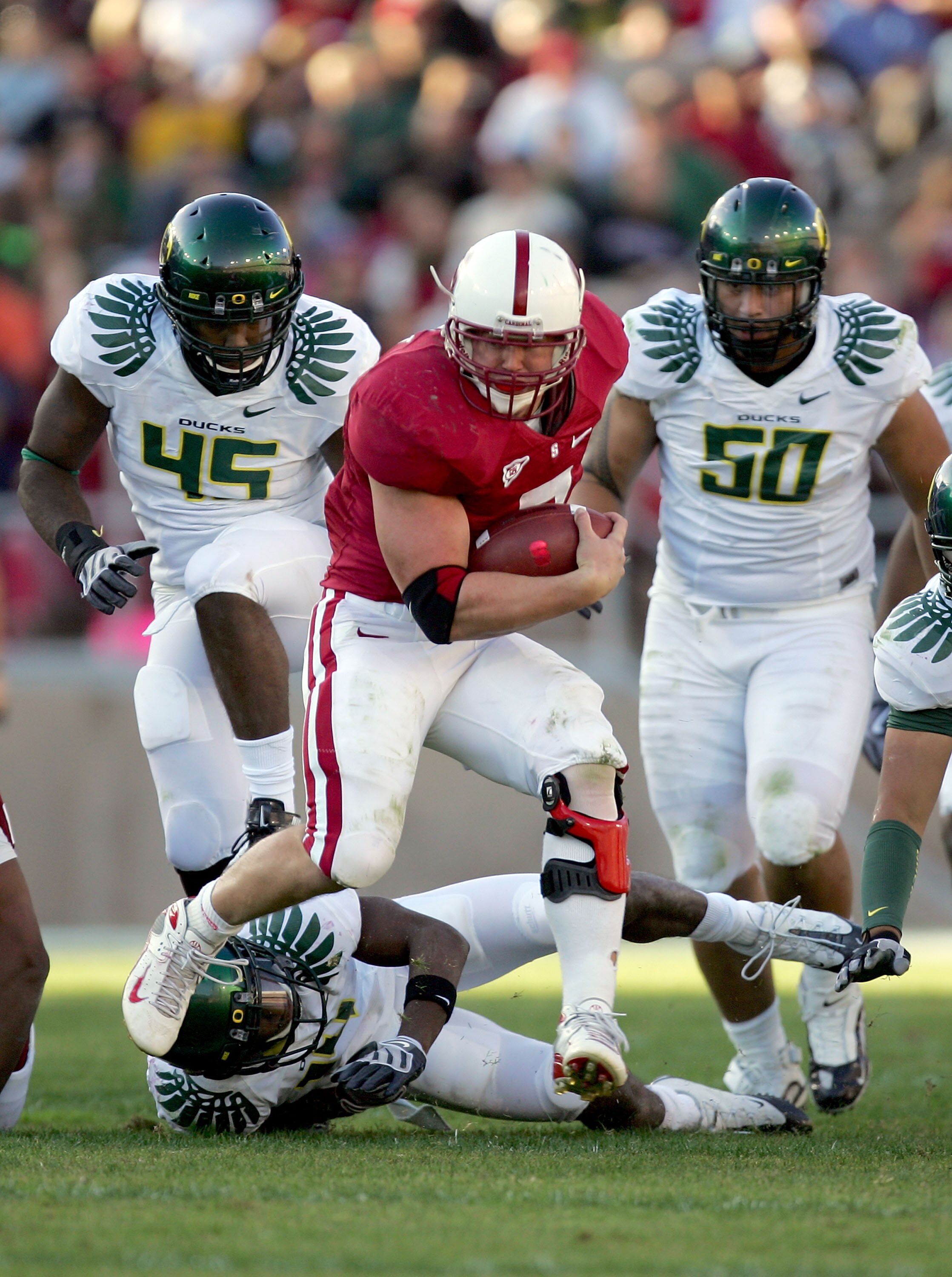 PALO ALTO, CA - NOVEMBER 07:  Toby Gerhart #7 of the Stanford Cardinal runs with the ball during their game against the Oregon Ducks at Stanford Stadium on November 7, 2009 in Palo Alto, California.  (Photo by Ezra Shaw/Getty Images)