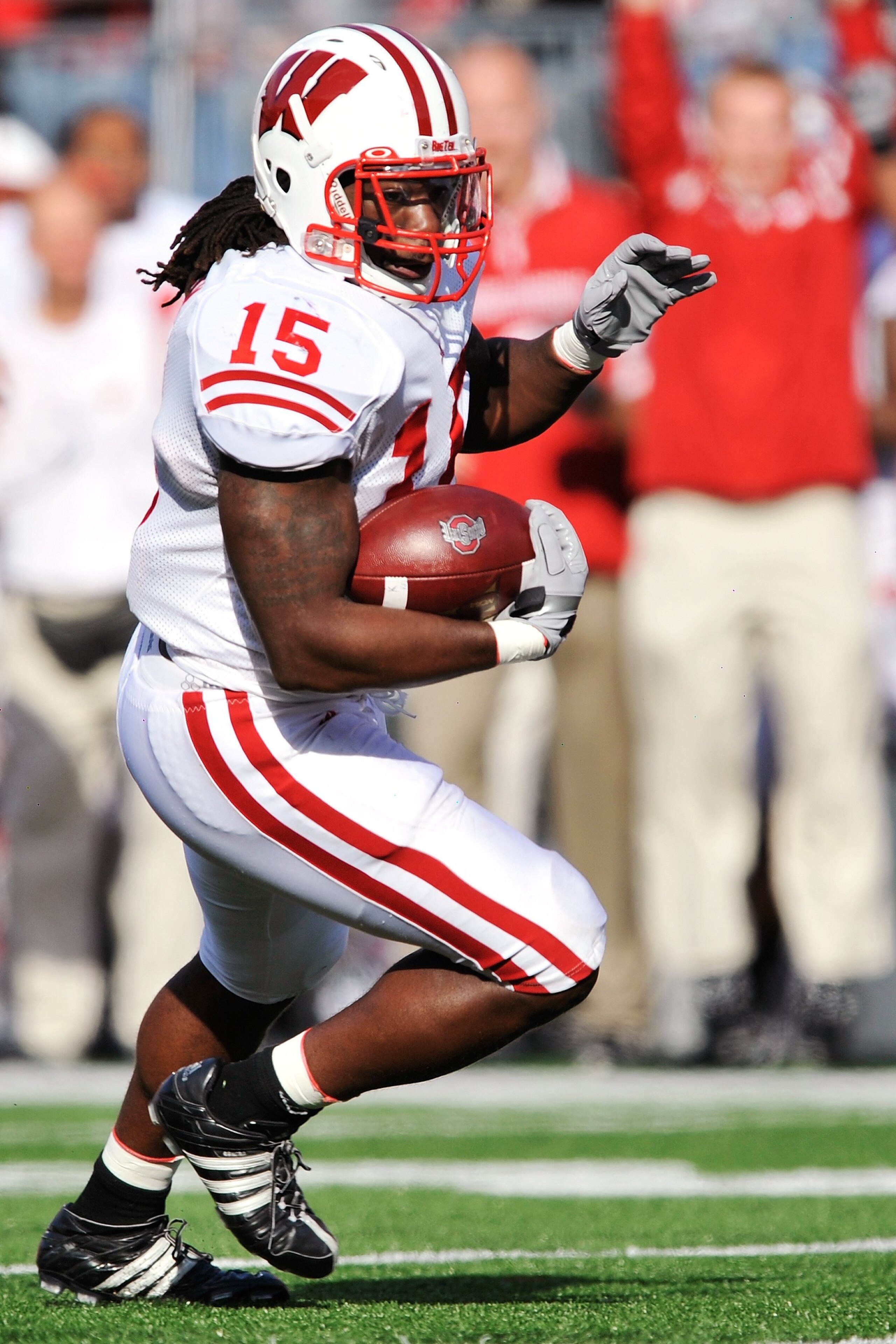 COLUMBUS, OH - OCTOBER 10:  Linebacker Culmer St. Jean#15 of the Wisconsin Badgers runs with the ball against the Ohio State Buckeyes at Ohio Stadium on October 10, 2009 in Columbus, Ohio.  (Photo by Jamie Sabau/Getty Images)