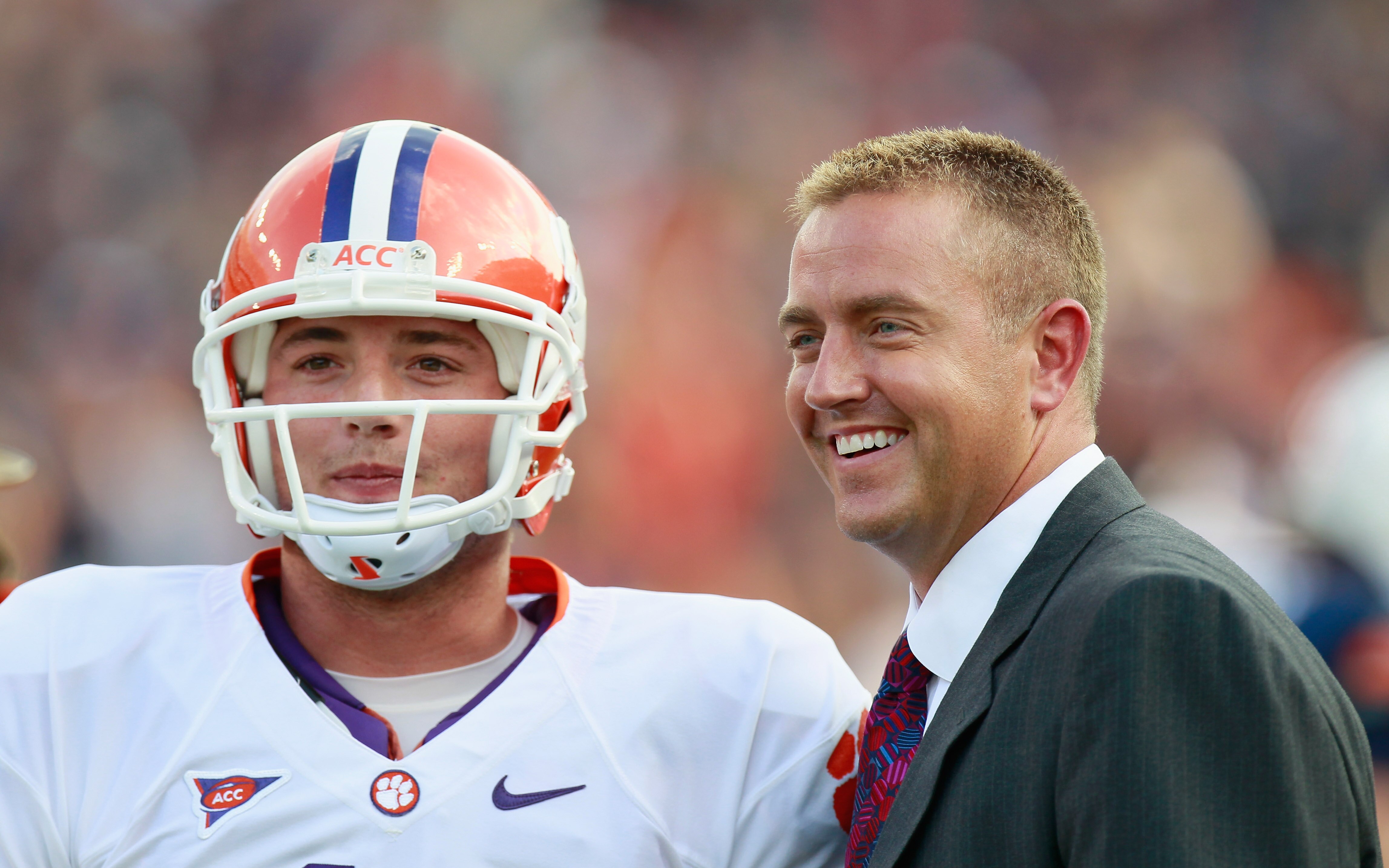 AUBURN, AL - SEPTEMBER 18:  Quarterback Kyle Parker #11 of the Clemson Tigers and ESPN commentator Kirk Herbstreit against the Auburn Tigers at Jordan-Hare Stadium on September 18, 2010 in Auburn, Alabama.  (Photo by Kevin C. Cox/Getty Images)