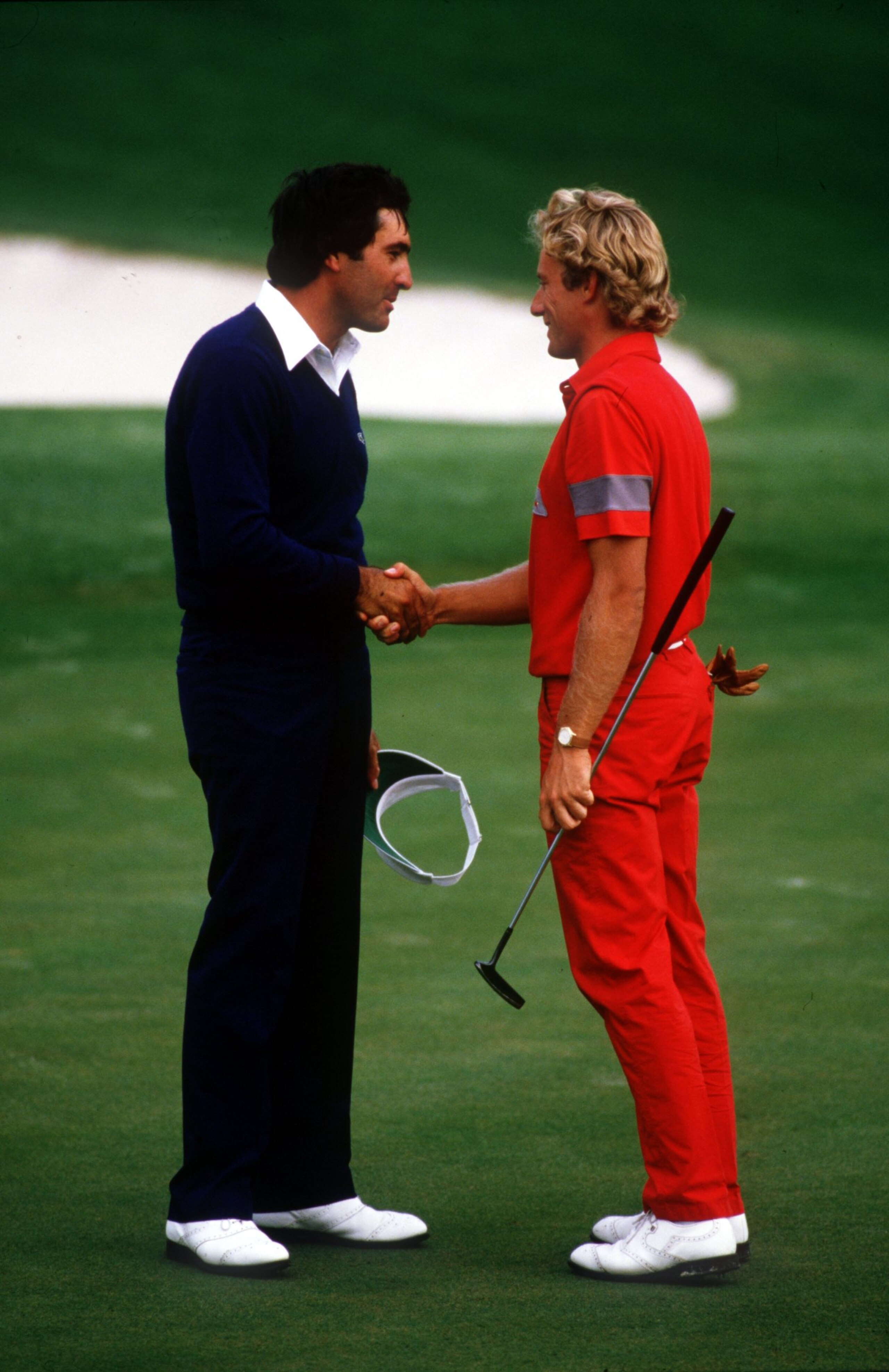 APR 1985:  BERNHARD LANGER OF GERMANY IS CONGRATULATED BY SEVE BALLESTEROS OF SPAIN ON THE 18TH GREEN  AFTER WINNING THE 1985 US MASTERS AT THE AUGUSTA NATIONAL. Mandatory Credit: David Cannon/ALLSPORT