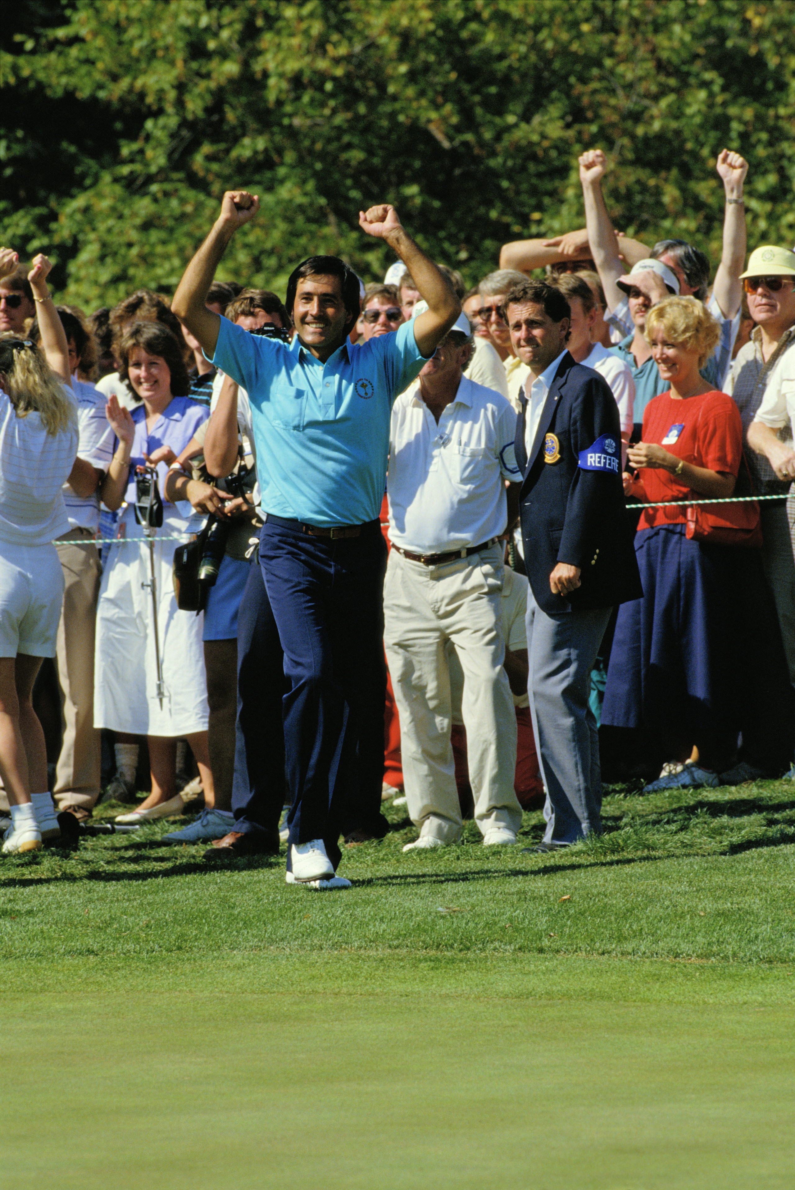Spanish golfer Severiano Ballesteros celebrates his victory over Curtis Strange of the USA at the Ryder Cup matches at Muirfield Village, Ohio, 27th September 1987. The European team won the trophy. (Photo by Simon Bruty/Getty Images)
