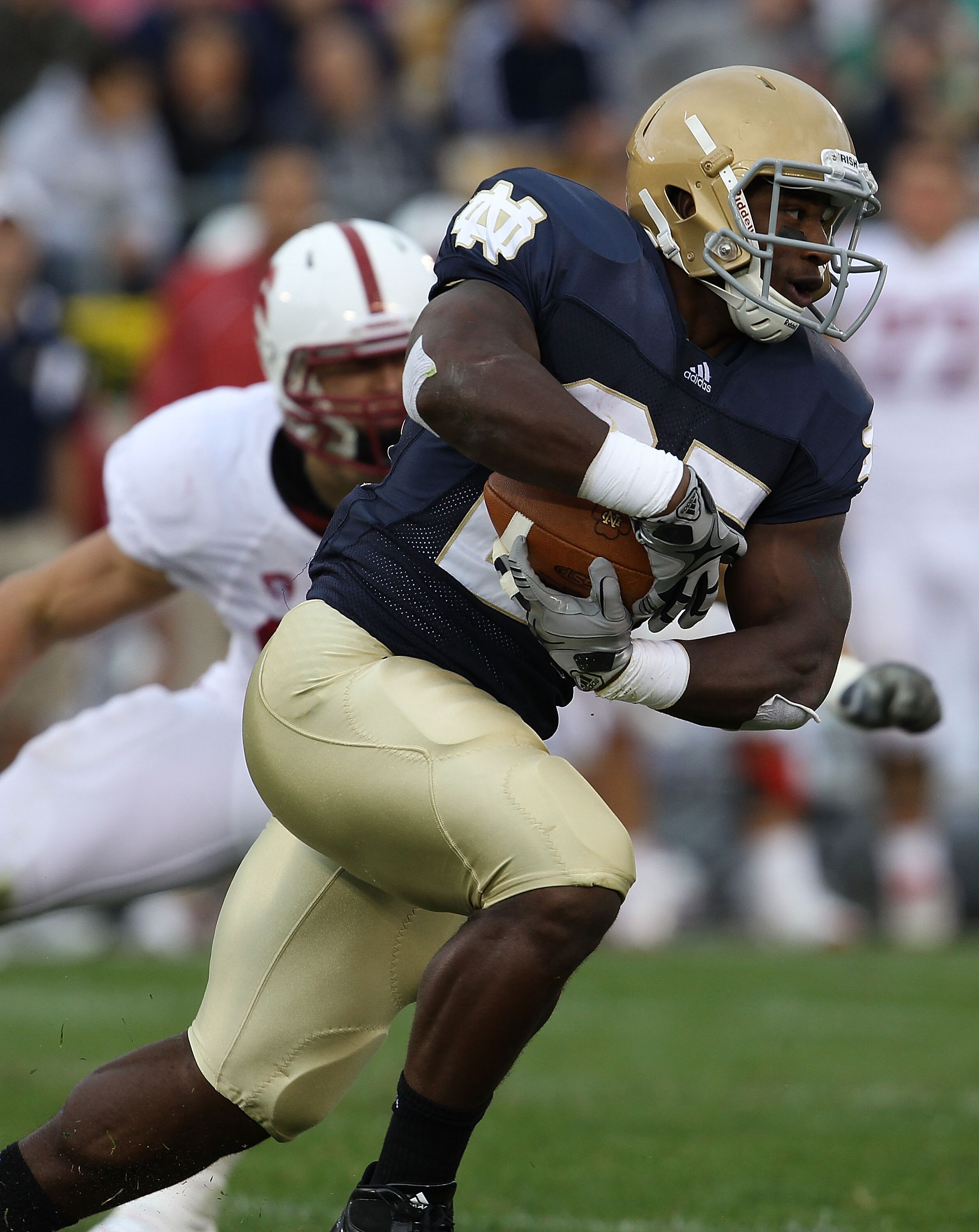 SOUTH BEND, IN - SEPTEMBER 25: Jonas Gray #25 of the Notre Dame Fighting Irish runs against the Stanford Cardinal at Notre Dame Stadium on September 25, 2010 in South Bend, Indiana. Stanford defeated Notre Dame 37-14. (Photo by Jonathan Daniel/Getty Image