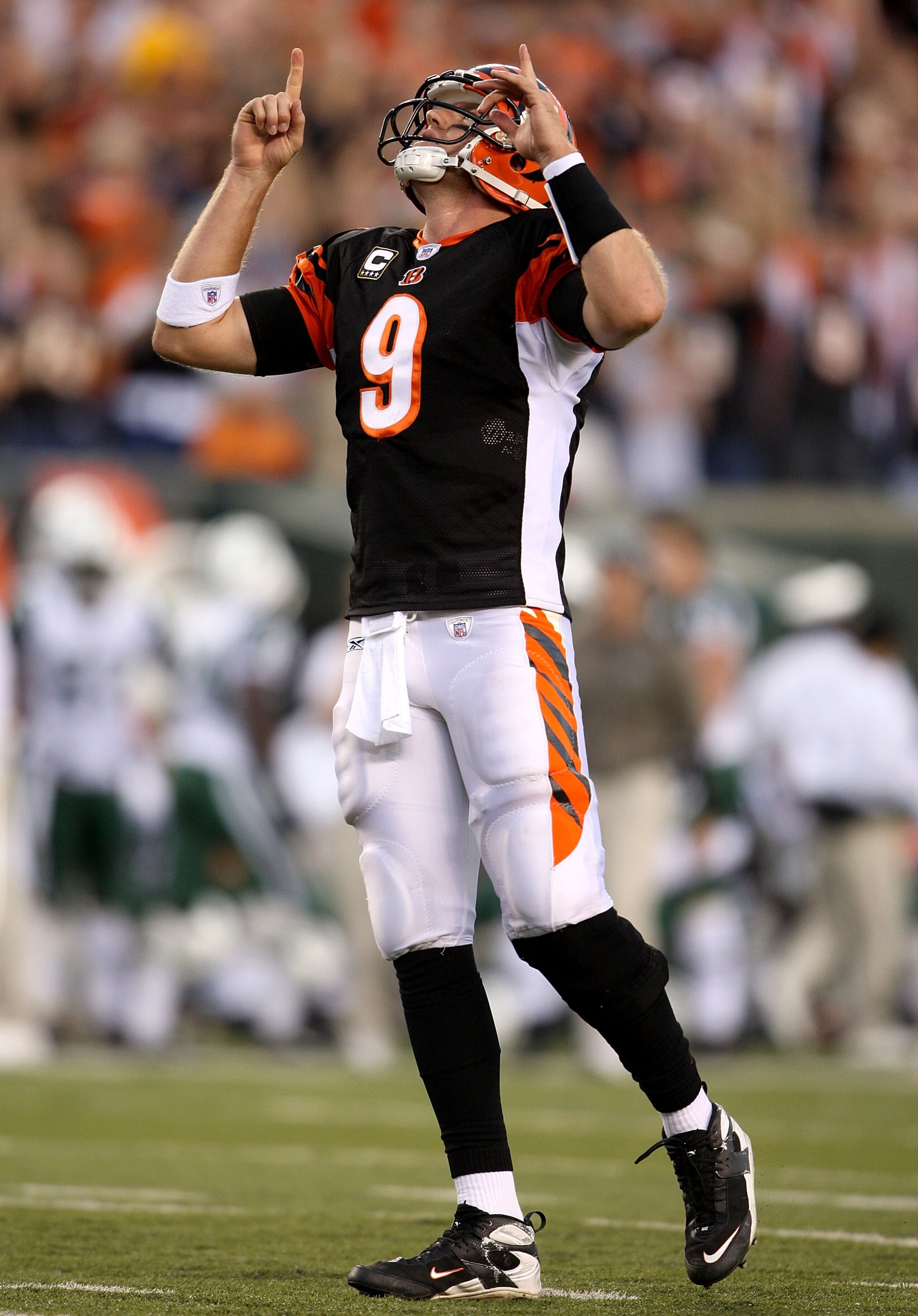 CINCINNATI - OCTOBER 21:  Carson Palmer #9 of the Cincinnati Benglas celebrates after throwing a touchdown pass against the New York Jets during the NFL game on October 21, 2007 at Paul Brown Stadium in Cincinnati, Ohio.  (Photo by Andy Lyons/Getty Images