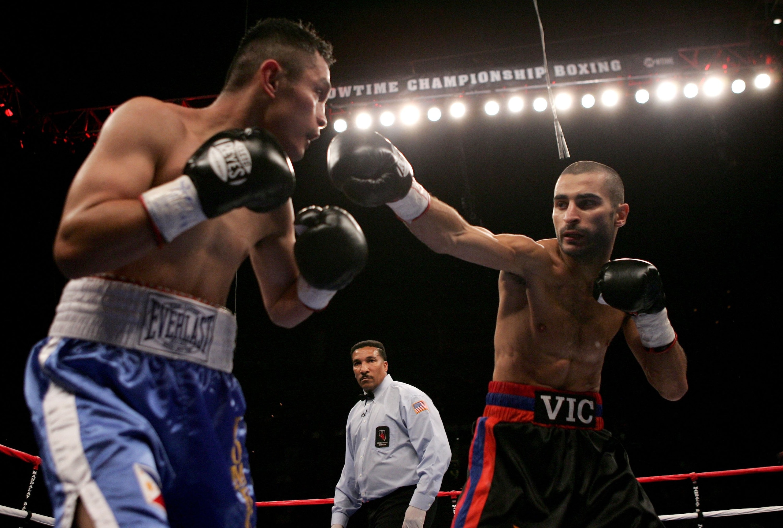 LAS VEGAS - OCTOBER 07:  Vic Darchinyan lands a punch against Glenn Donaire during the IBF/IBO Flywieght Championship bout on October 7, 2006 at the Mandalay Bay Event Center in Las Vegas, Nevada. Darchinyan won with a 6th round TKO.  (Photo by Jonathan F
