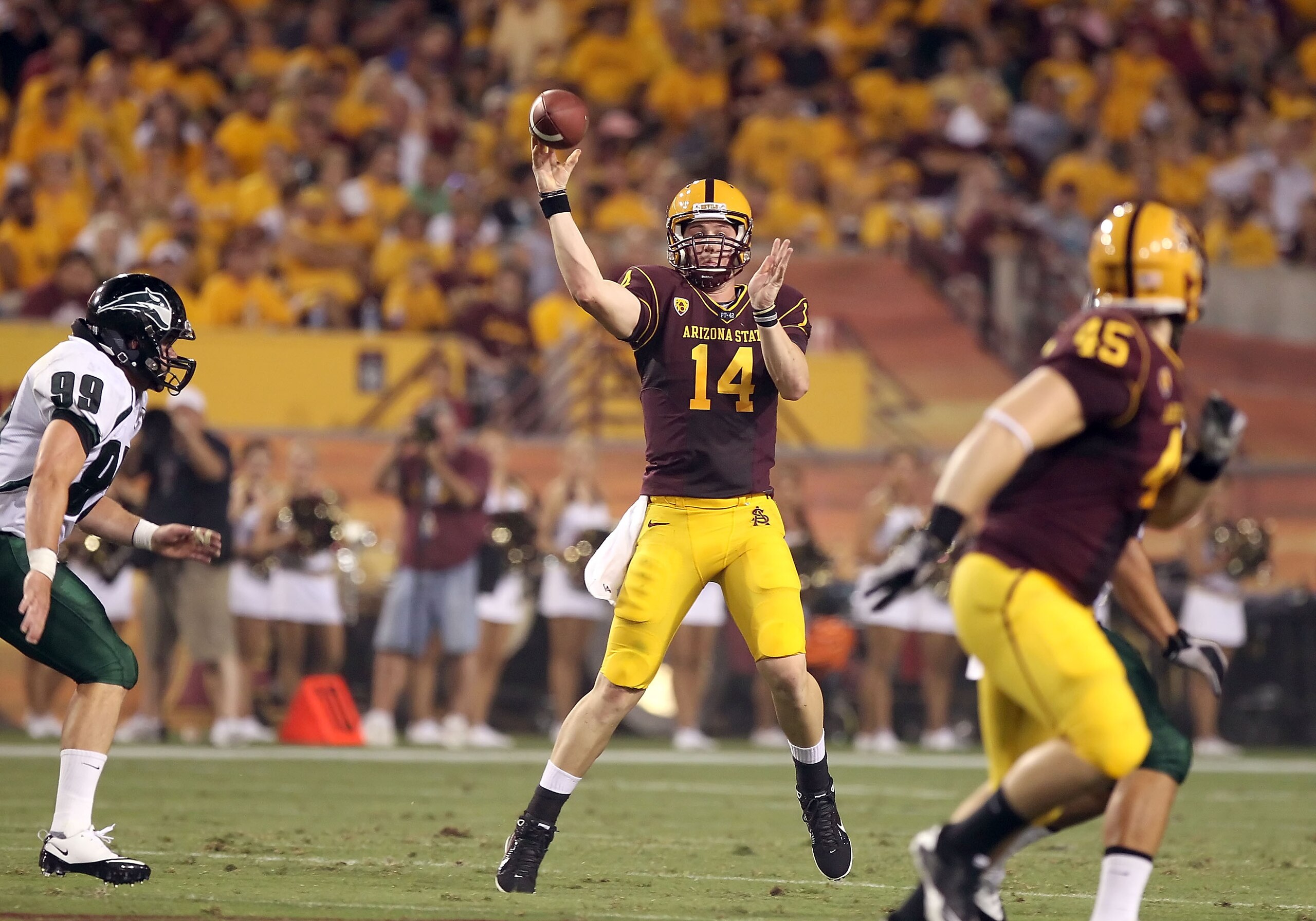 TEMPE, AZ - SEPTEMBER 04:  Quarterback Steven Threet #14 of the Arizona State Sun Devils throws a pass during the college football game against the Portland State Vikings at Sun Devil Stadium on September 4, 2010 in Tempe, Arizona.  The Sun Devils defeate