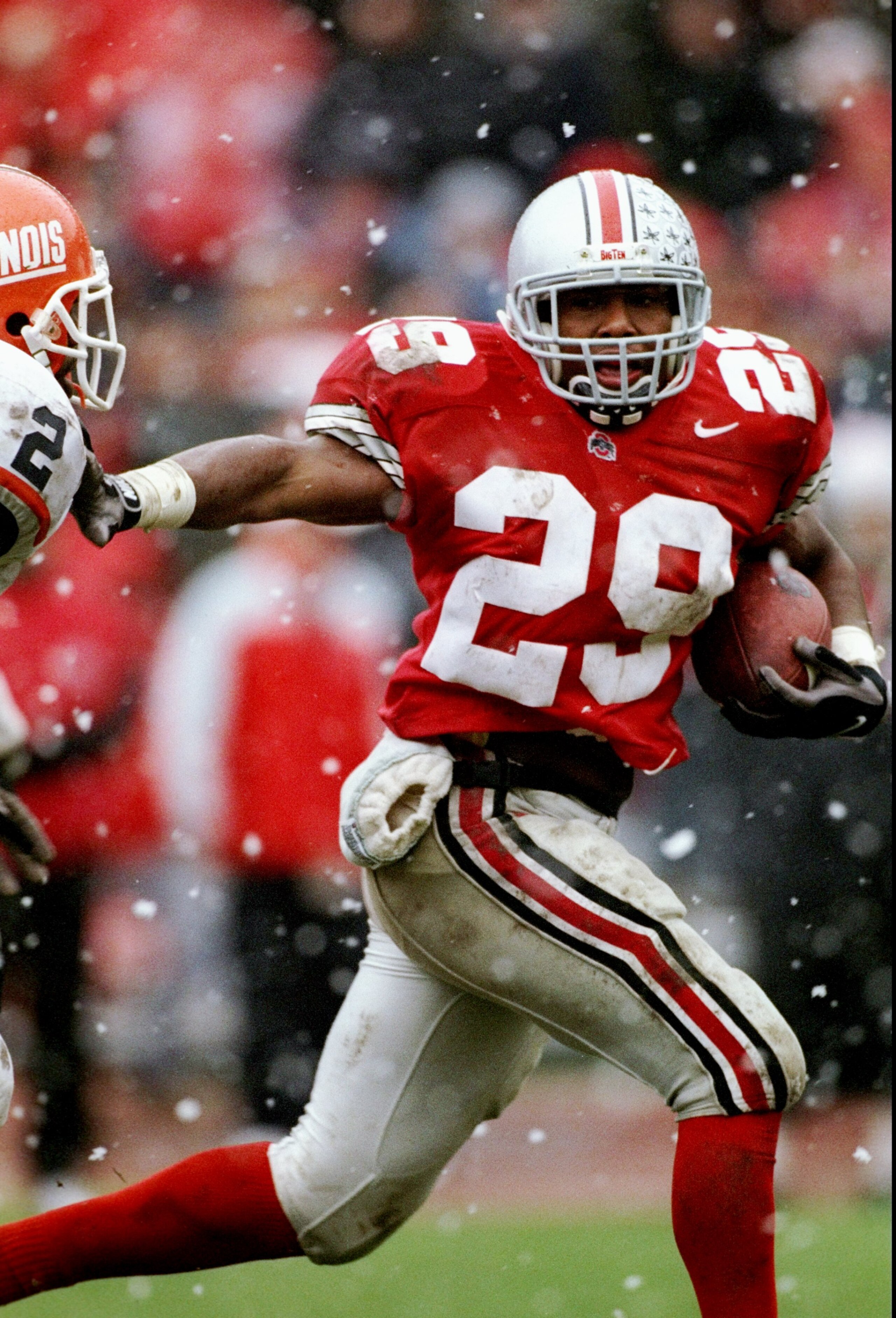 15 Nov 1997: Running back Pepe Pearson #29 of Ohio State carries the football during the Buckeyes 41-6 win over Illinois at Ohio Stadium in Columbus, Ohio.