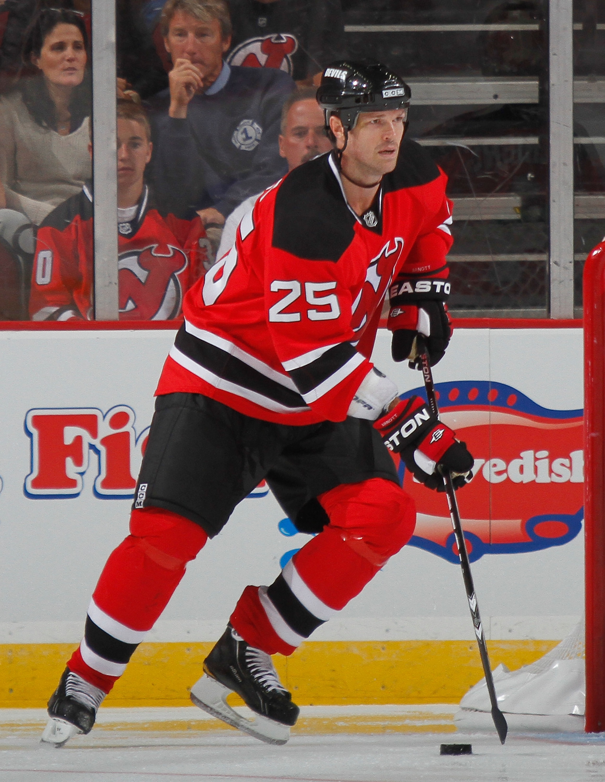 NEWARK, NJ - SEPTEMBER 25: Jason Arnott #25 of the New Jersey Devils during a preseason hockey game against the New York Rangers at the Prudential Center on September 25, 2010 in Newark, New Jersey.  (Photo by Paul Bereswill/Getty Images)