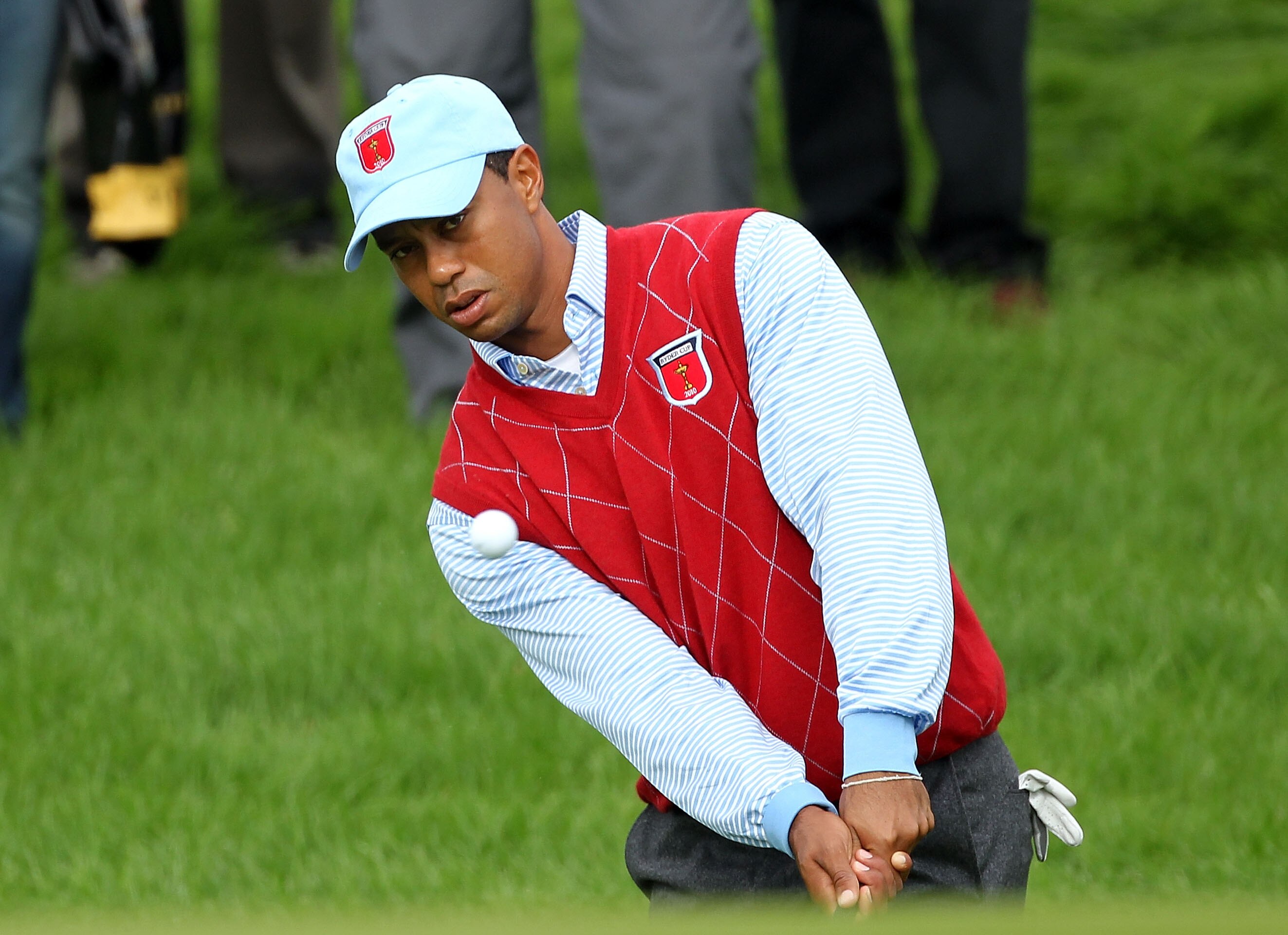 NEWPORT, WALES - SEPTEMBER 28:  Tiger Woods of the USA chips during a practice round prior to the 2010 Ryder Cup at the Celtic Manor Resort on September 28, 2010 in Newport, Wales.  (Photo by Andy Lyons/Getty Images)