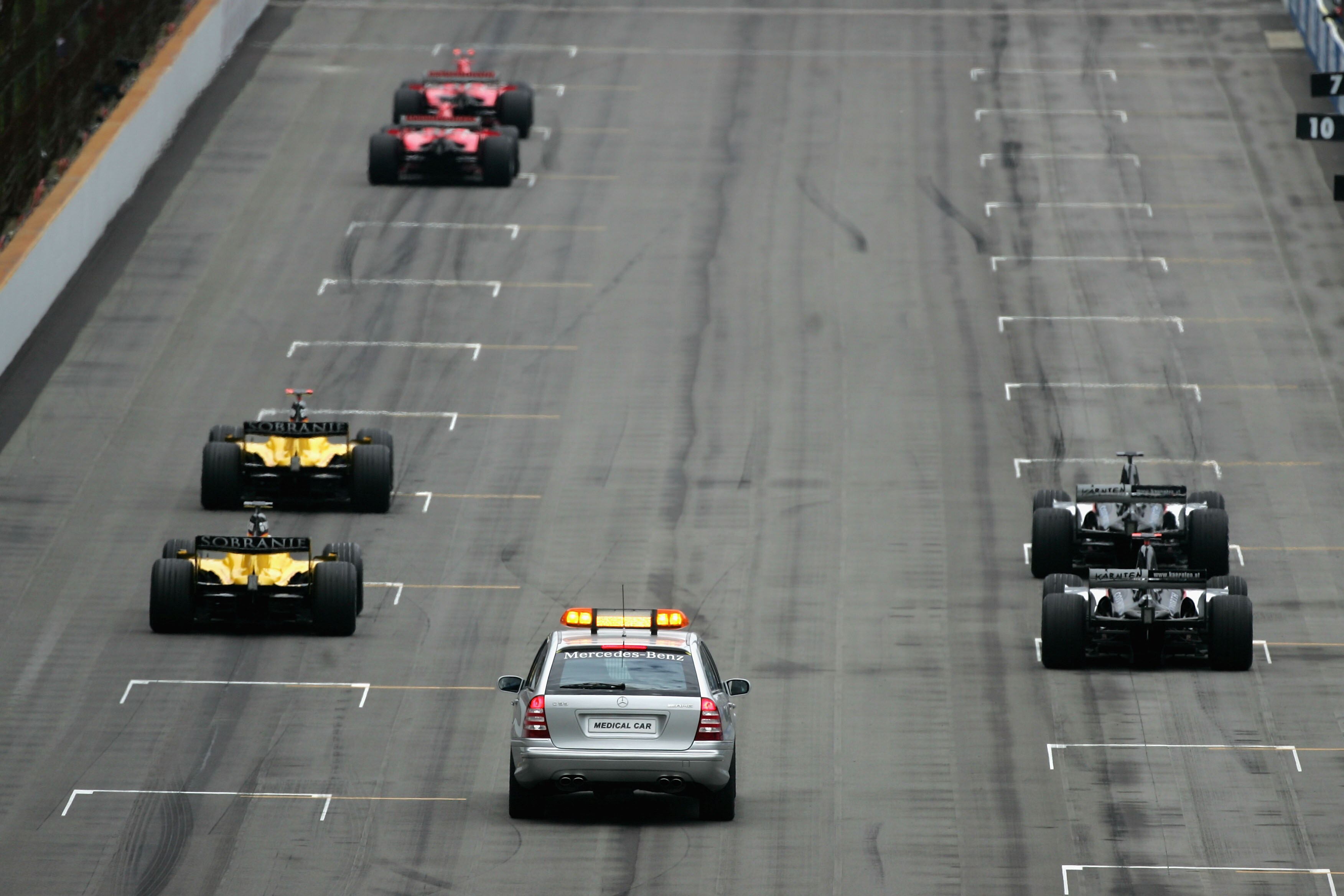 INDIANAPOLIS, IN - JUNE 19: Six cars line up for the start of the United States F1 Grand Prix at the Indianapolis Motor Speedway on June 19, 2005 in Indianapolis, Indiana.  (Photo by Clive Rose/Getty Images)