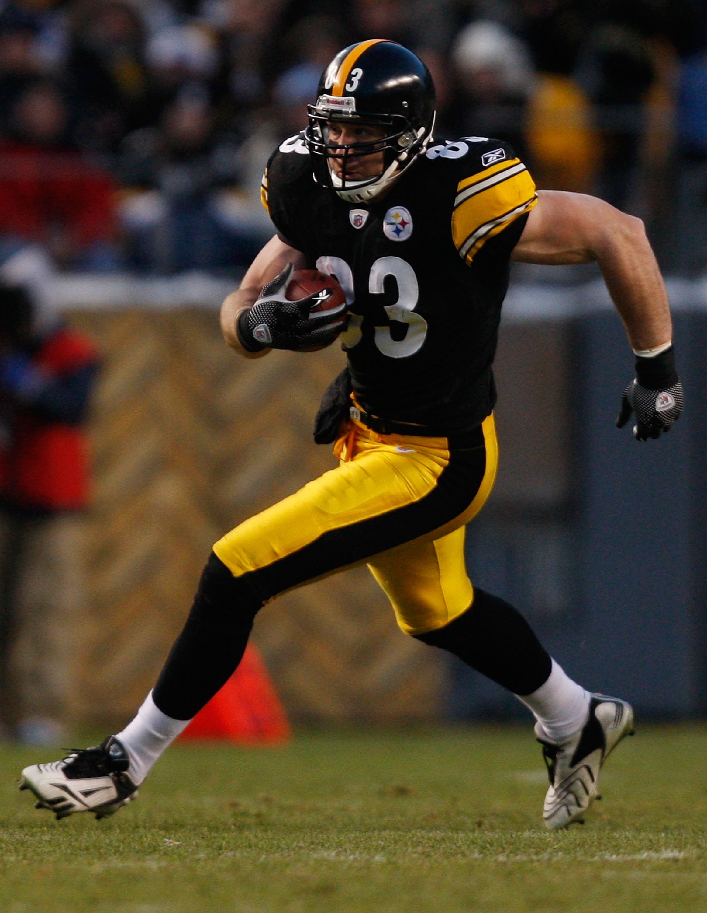 PITTSBURGH - DECEMBER 20: Heath Miller #83 of the Pittsburgh Steelers runs with the ball against the Green Bay Packers during the game on December 20, 2009 at Heinz Field in Pittsburgh, Pennsylvania. (Photo by Jared Wickerham/Getty Images) PITTSBURGH - DECEMBER 20: Heath Miller #83 of the Pittsburgh Steelers runs with the ball against the Green Bay Packers during the game on December 20, 2009 at Heinz Field in Pittsburgh, Pennsylvania. (Photo by Jared Wickerham/Getty Images)