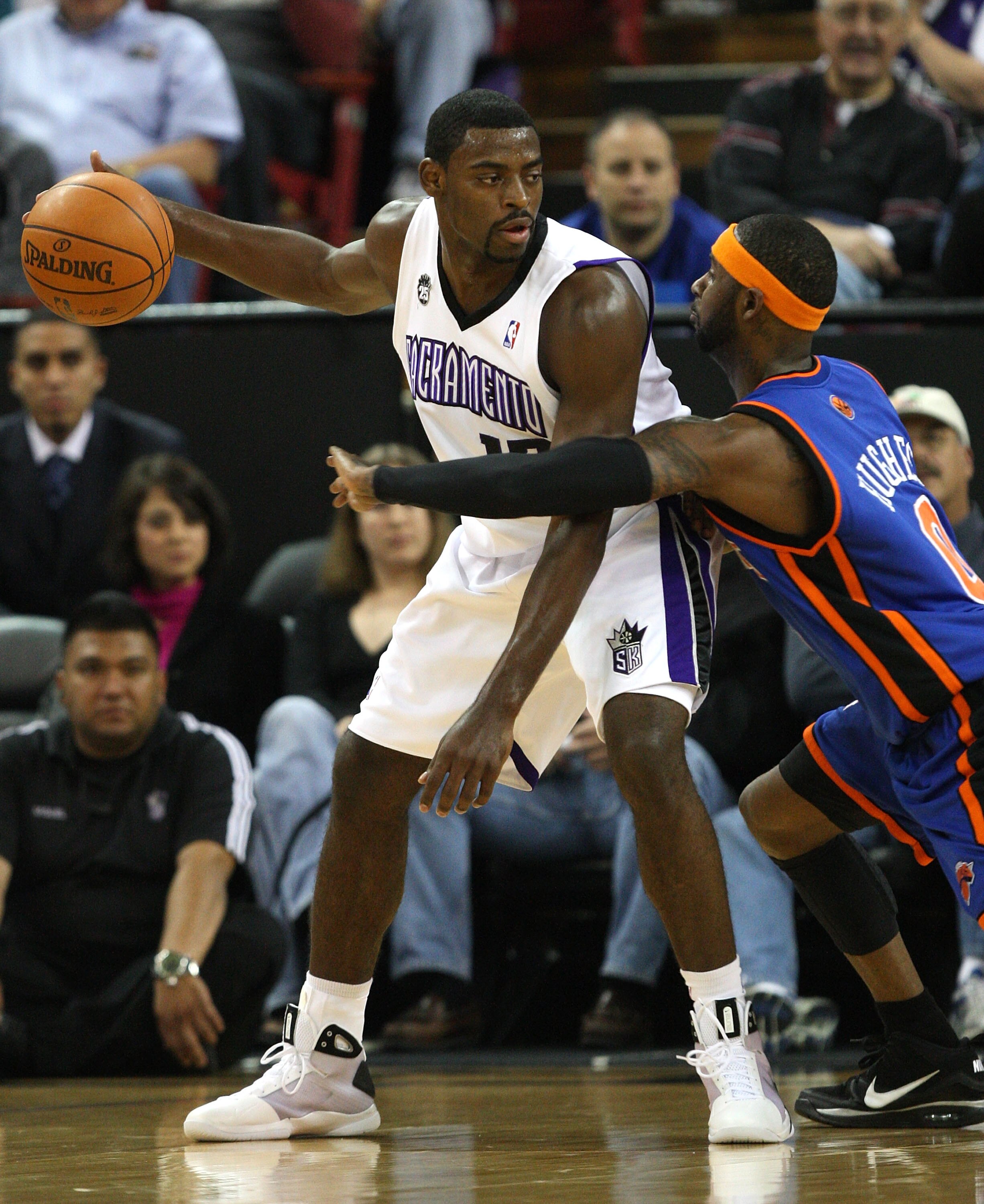 SACRAMENTO, CA - NOVEMBER 25:  Larry Hughes #0 of the New York Knicks defends against Tyreke Evans #13 of the Sacramento Kings on November 25, 2009 at ARCO Arena in Sacramento, California. NOTE TO USER: User expressly acknowledges and agrees that, by down