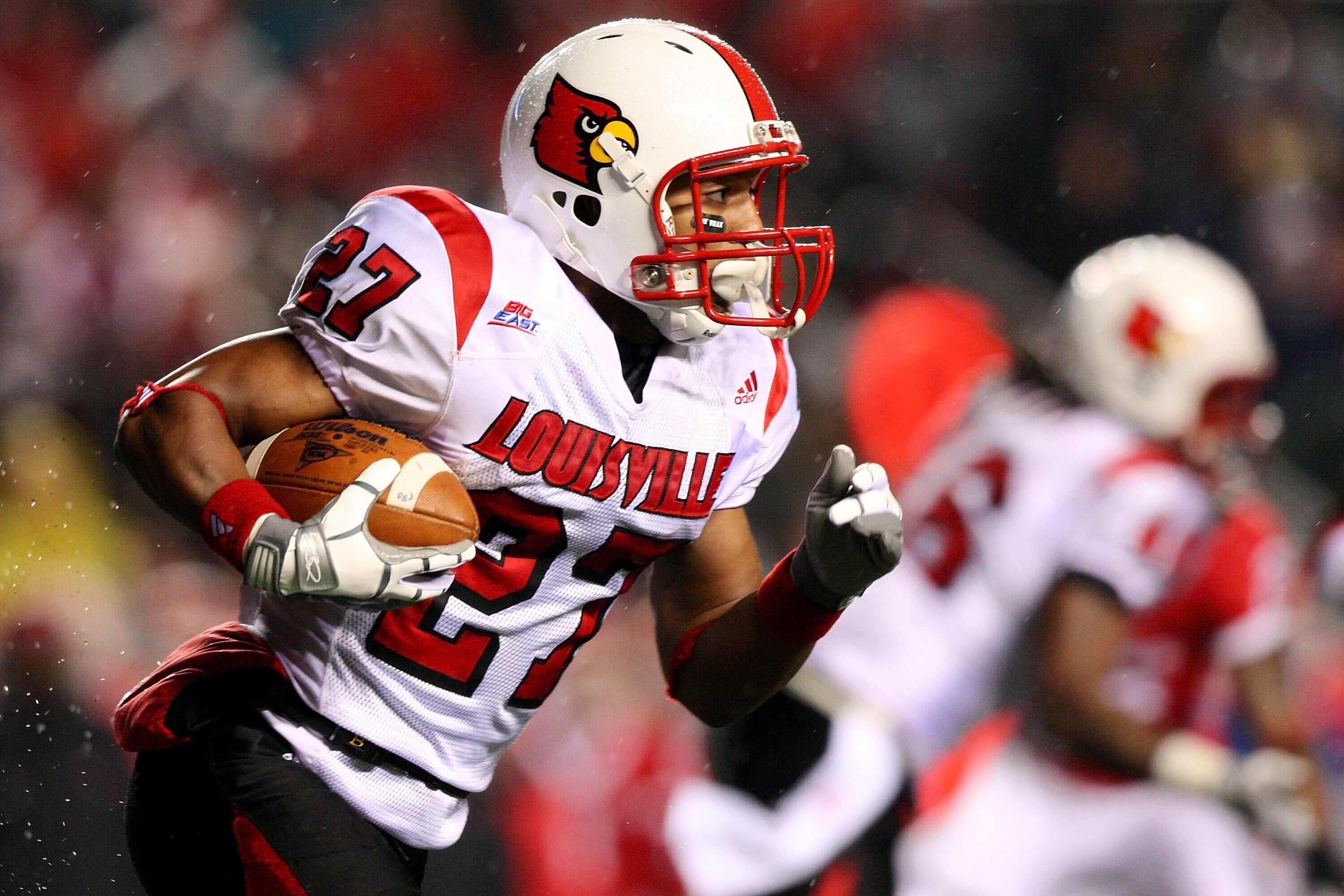 PISCATAWAY, NJ - DECEMBER 04:  Doug Beaumont #27 of the Louisville Cardinals runs with the ball against the Rutgers Scarlet Knights at Rutgers Stadium on December 4, 2008 in Piscataway, New Jersey.  (Photo by Jim McIsaac/Getty Images)