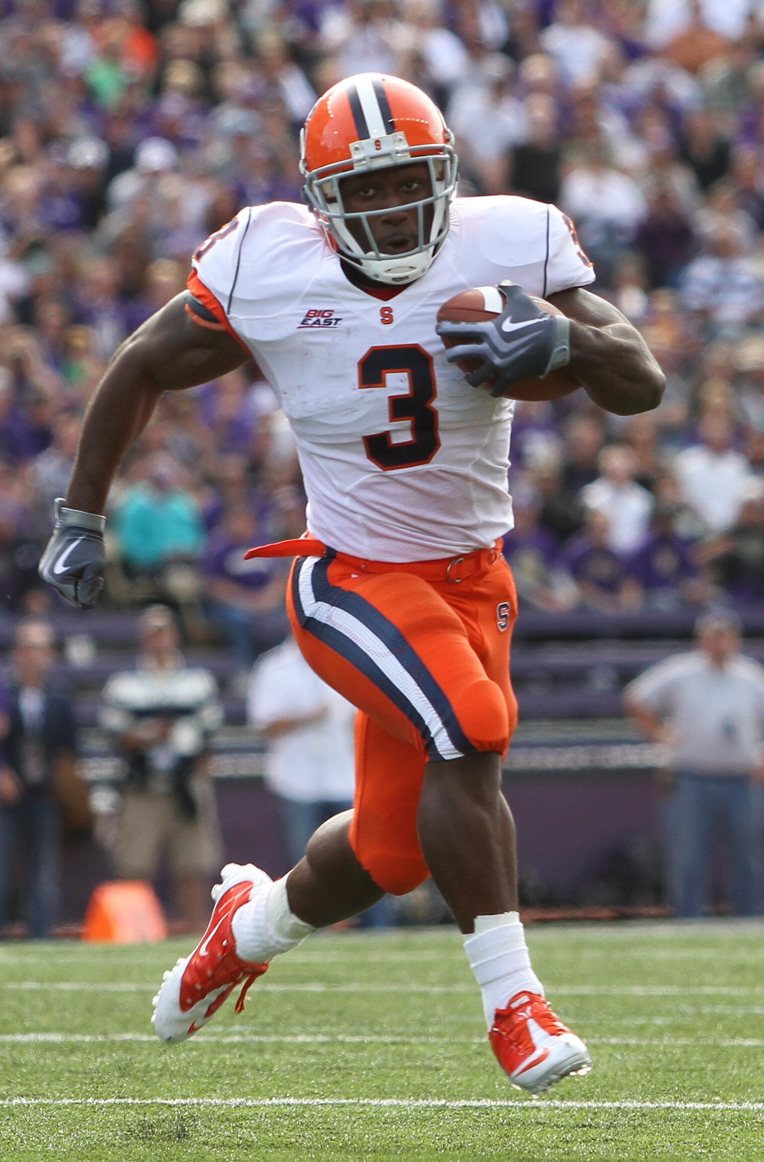 SEATTLE - SEPTEMBER 11:  Running back Delone Carter #3 of the Syracuse Orange rushes against the Washington Huskies on September 11, 2010 at Husky Stadium in Seattle, Washington. (Photo by Otto Greule Jr/Getty Images)