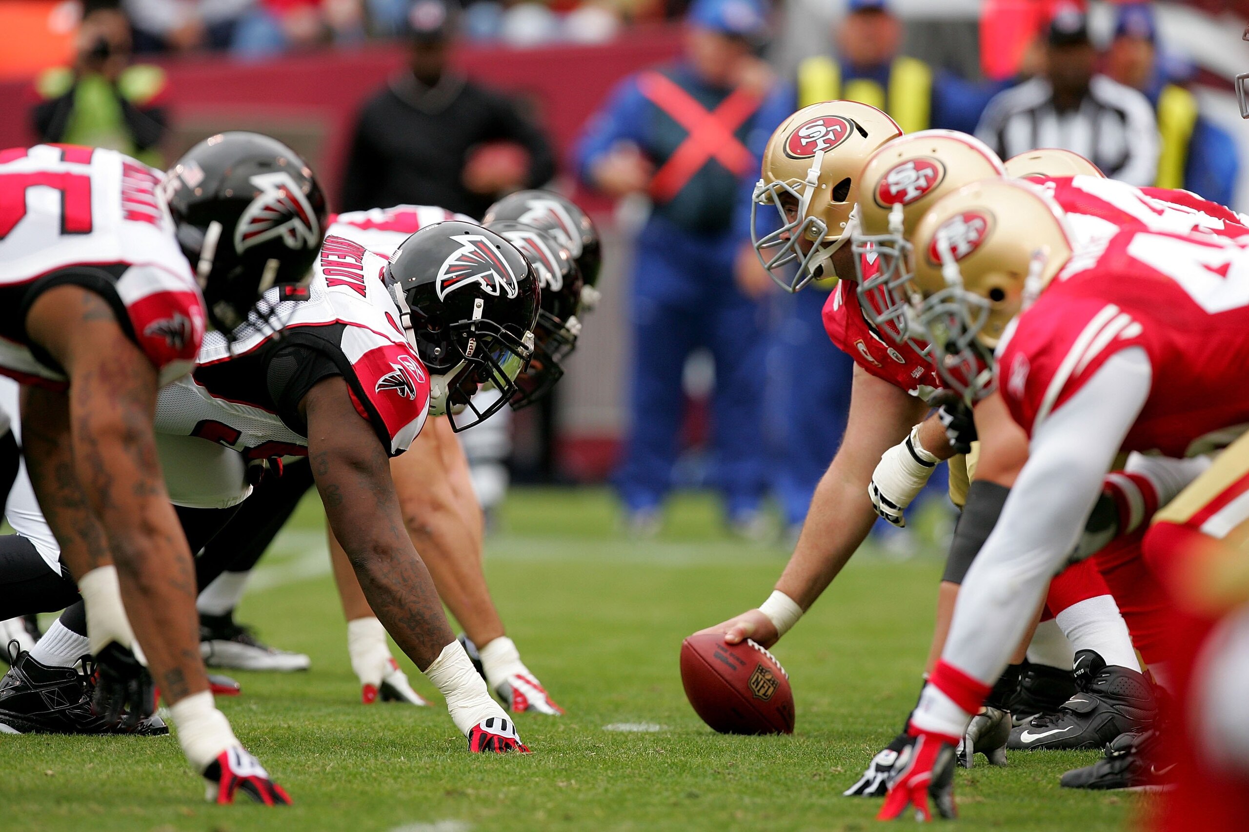 SAN FRANCISCO - OCTOBER 11:  The San Francisco 49ers offense lines up against the Atlanta Falcons at Candlestick Park on October 11, 2009 in San Francisco, California.  (Photo by Ezra Shaw/Getty Images)