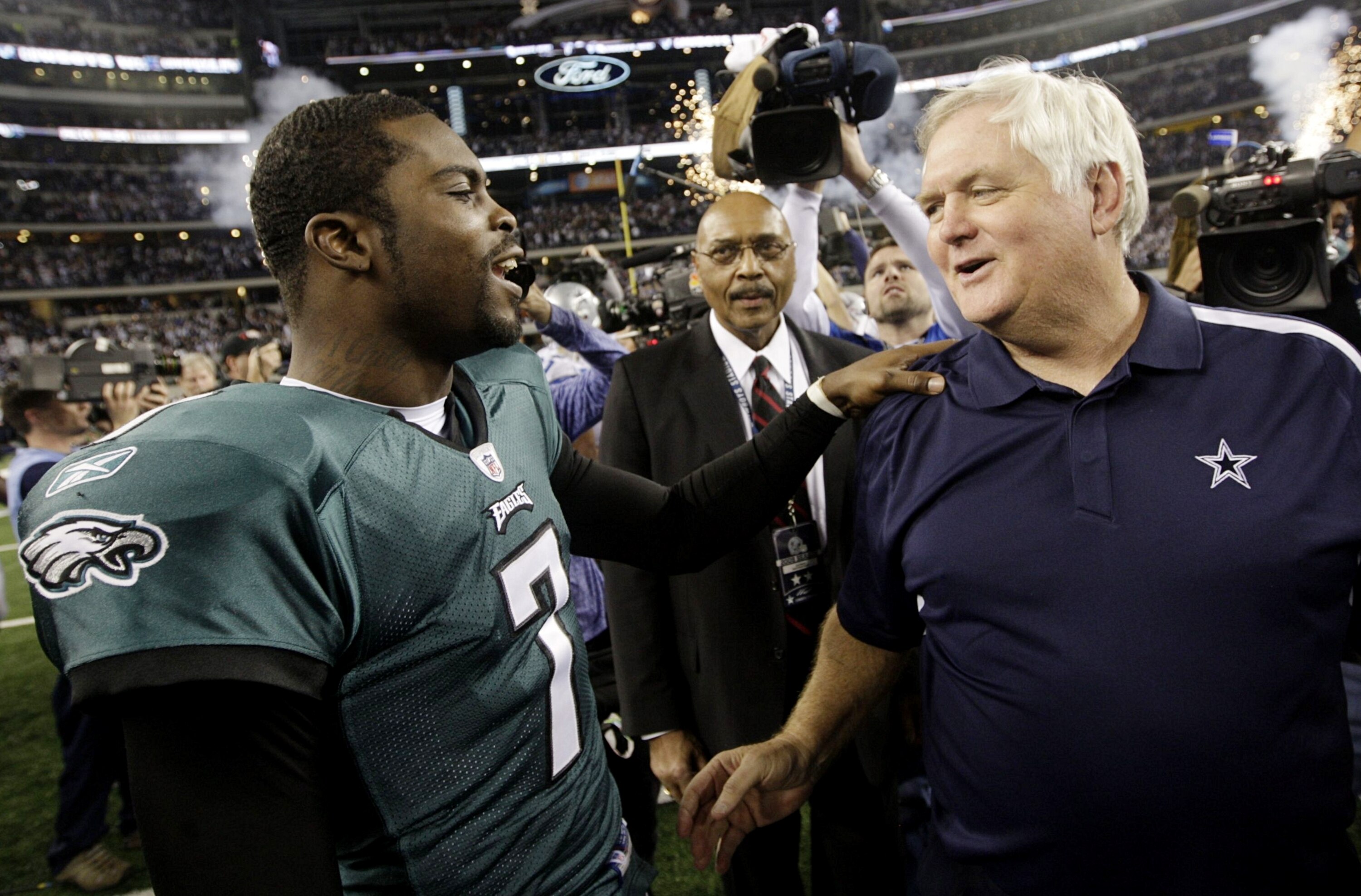 ARLINGTON, TX - JANUARY 9:  (R-L) Head coach Wade Phillips of the Dallas Cowboys shakes hands with quarterback Michael Vick #7 of the Philadelphia Eagles after the Cowboys 34-14 victroy in the 2010 NFC wild-card playoff game at Cowboys Stadium on January