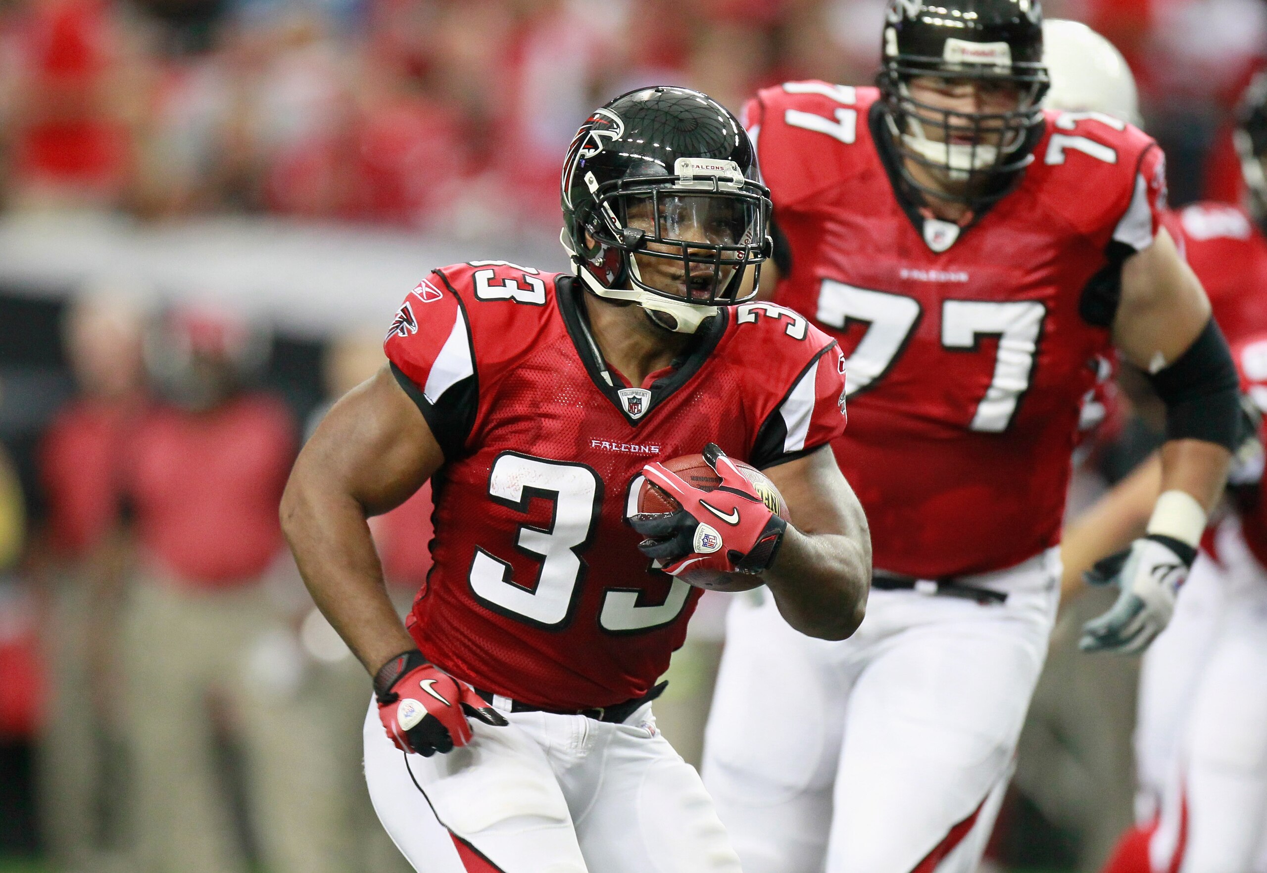 ATLANTA - SEPTEMBER 19:  Michael Turner #33 of the Atlanta Falcons against the Arizona Cardinals at Georgia Dome on September 19, 2010 in Atlanta, Georgia.  (Photo by Kevin C. Cox/Getty Images)
