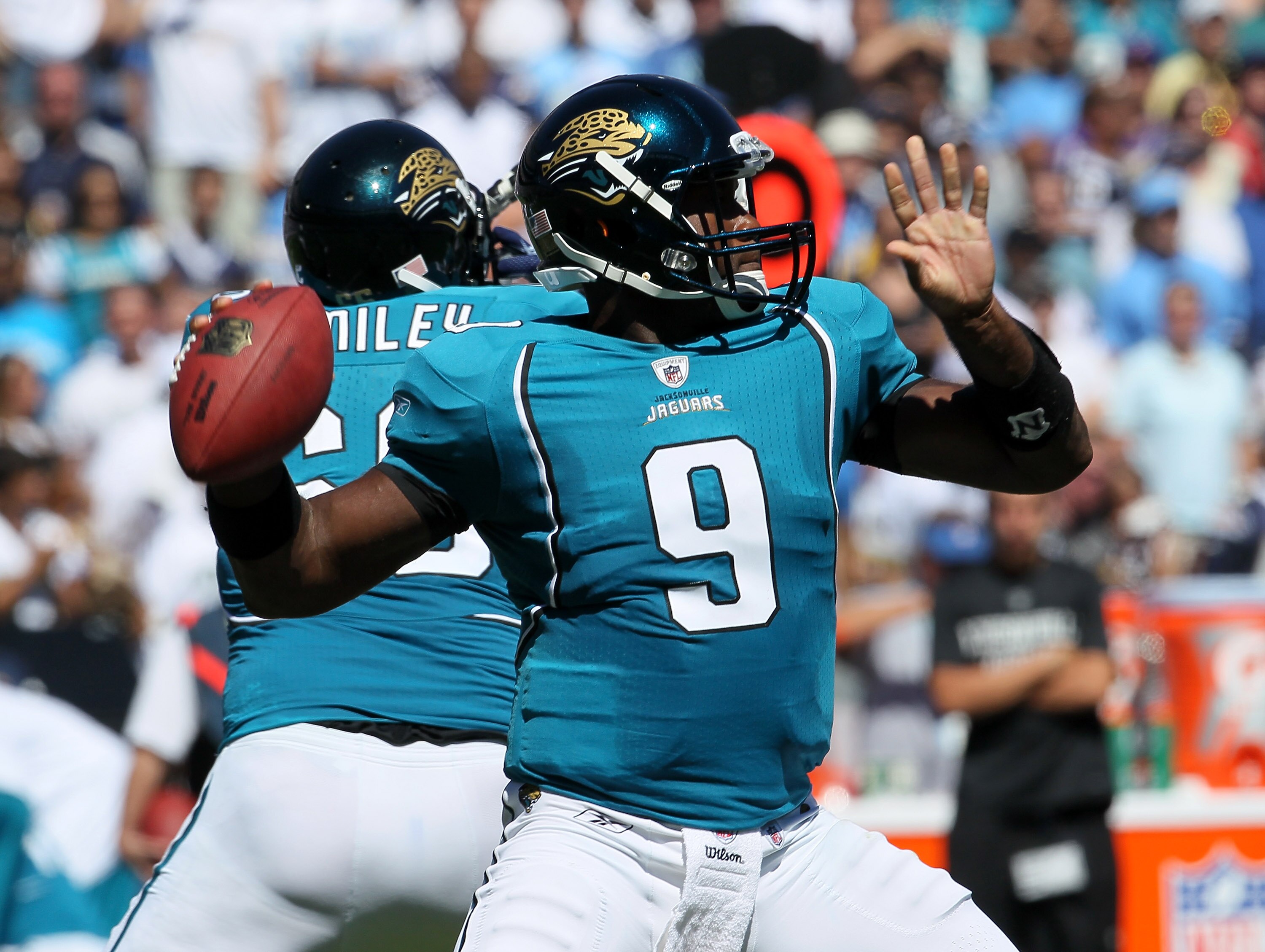 SAN DIEGO - SEPTEMBER 19:  Qjuarterback David Garrard #9 of the Jacksonville Jaguars throws a pass against the San Diego Chargers at Qualcomm Stadium on September 19, 2010 in San Diego, California.  (Photo by Stephen Dunn/Getty Images)