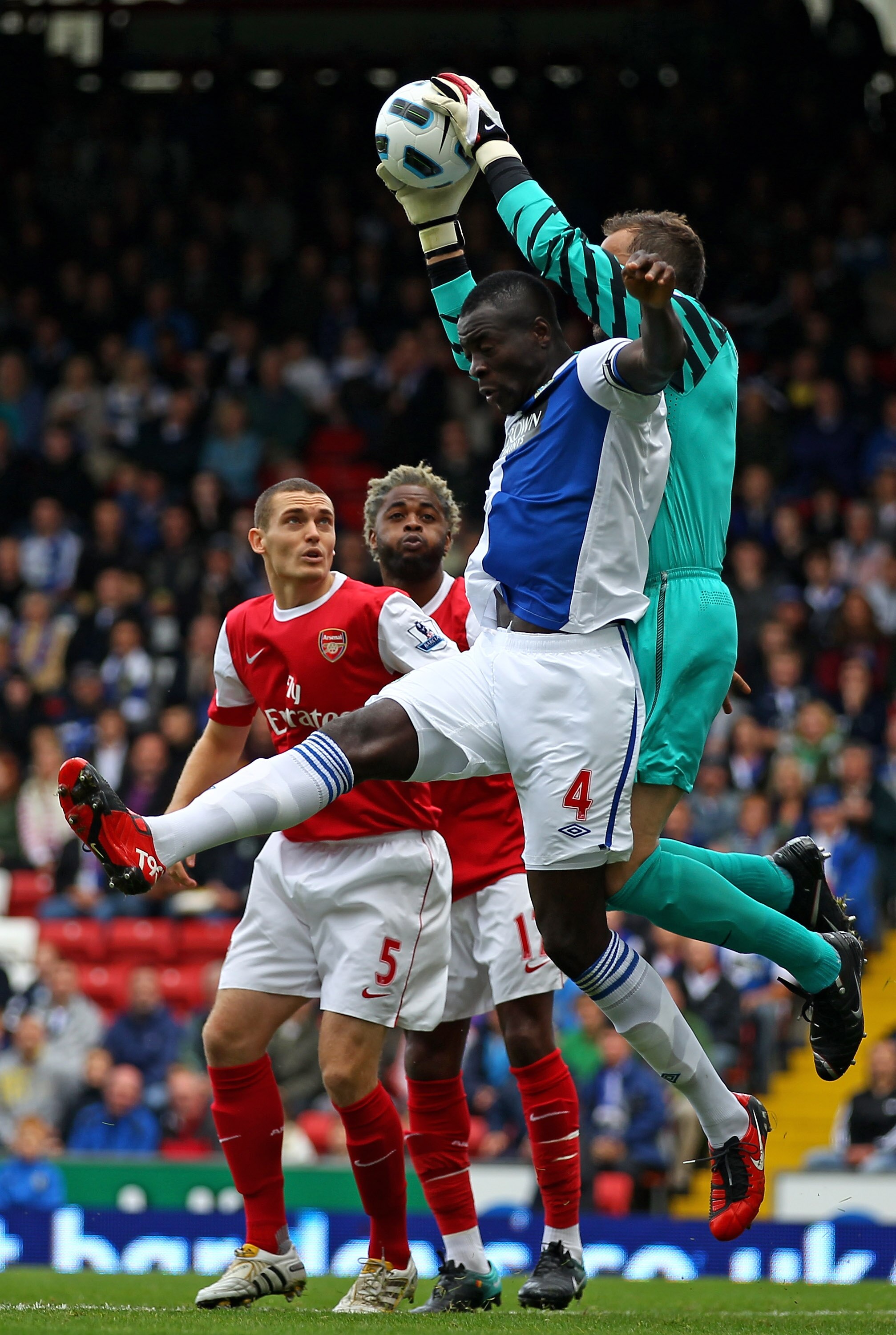 BLACKBURN, ENGLAND - AUGUST 28:  Manuel Almunia of Arsenal claims the ball under pressure from Chris Samba of Blackburn Rovers during the Barclays Premier League match between Blackburn Rovers and Arsenal at Ewood Park on August 28, 2010 in Blackburn, Eng