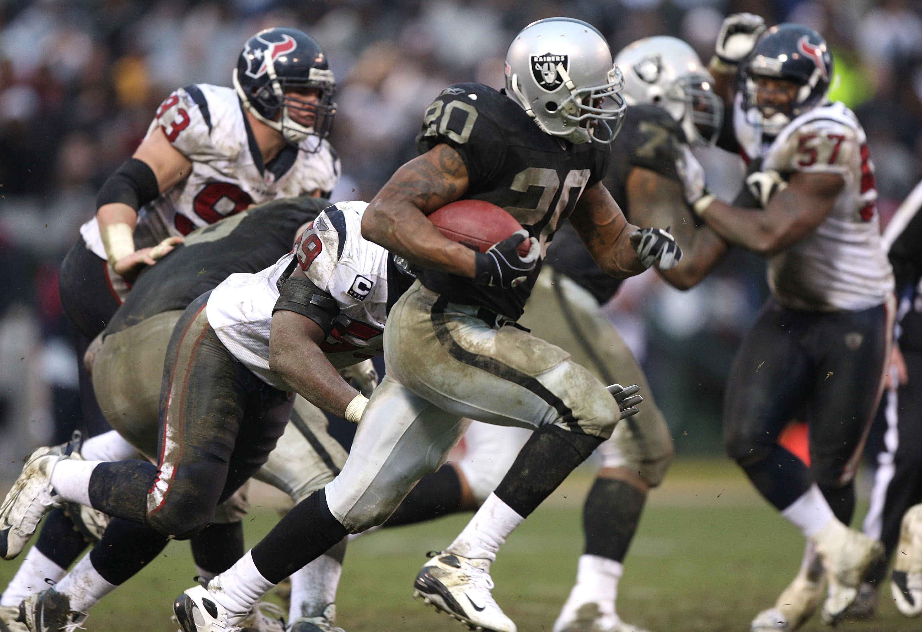 OAKLAND, CA - DECEMBER 21: Darren McFadden #20 of the Oakland Raiders runs against the Houston Texans during an NFL game on December 21, 2008 at the Oakland-Alameda County Coliseum in Oakland, California.  (Photo by Jed Jacobsohn/Getty Images)