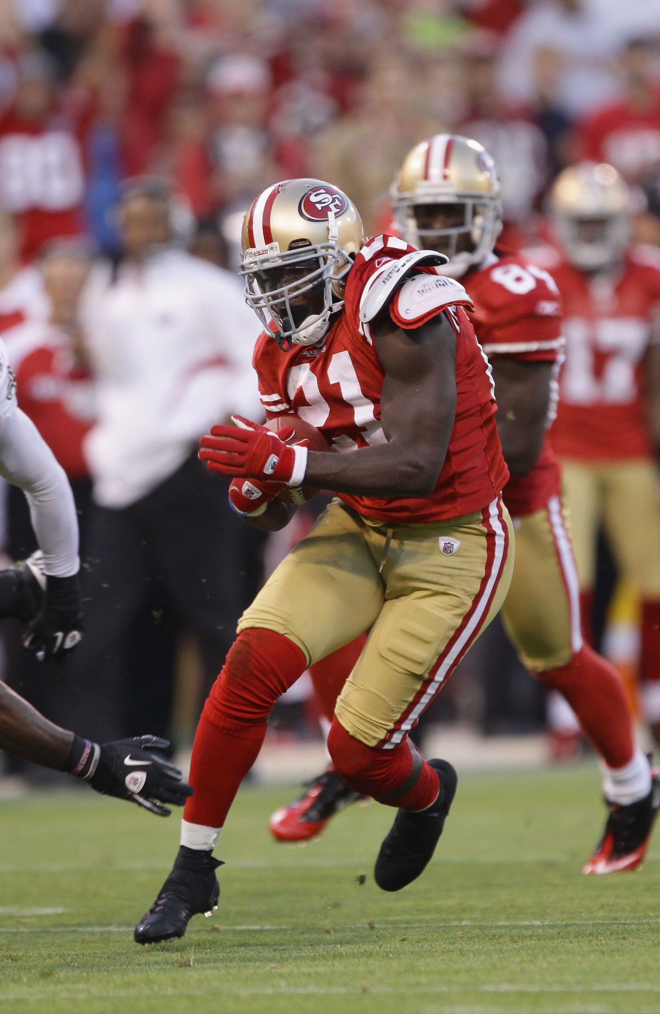 SAN FRANCISCO - SEPTEMBER 20:  Frank Gore #21 of the San Francisco 49ers in action during their game against the New Orleans Saints at Candlestick Park on September 20, 2010 in San Francisco, California.  (Photo by Ezra Shaw/Getty Images)