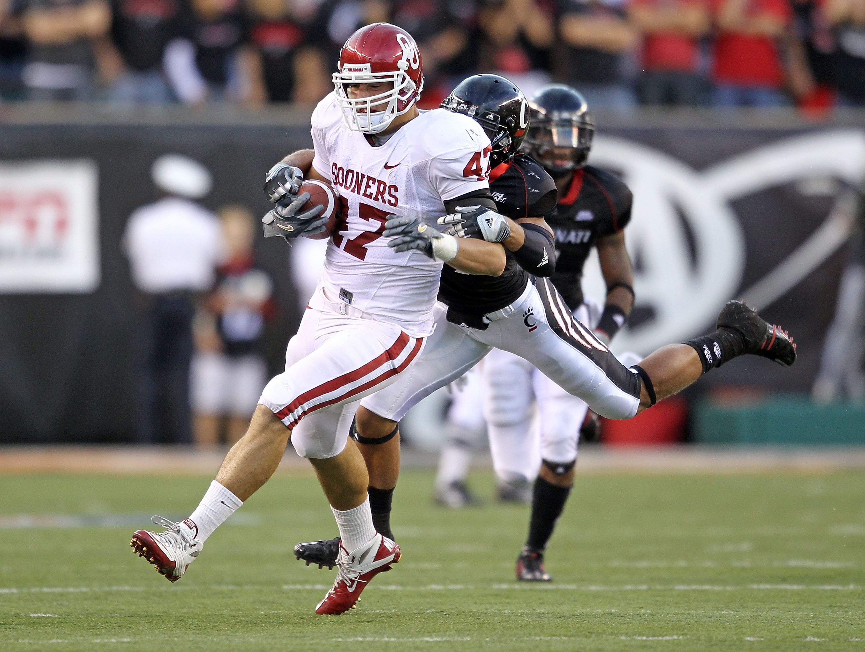 CINCINNATI - SEPTEMBER 25:  Trent Ratterree #47 of the Oklahoma Sooners runs with the ball during the game against the Cincinnati Bearcats at Paul Brown Stadium on September 25, 2010 in Cincinnati, Ohio.  (Photo by Andy Lyons/Getty Images)
