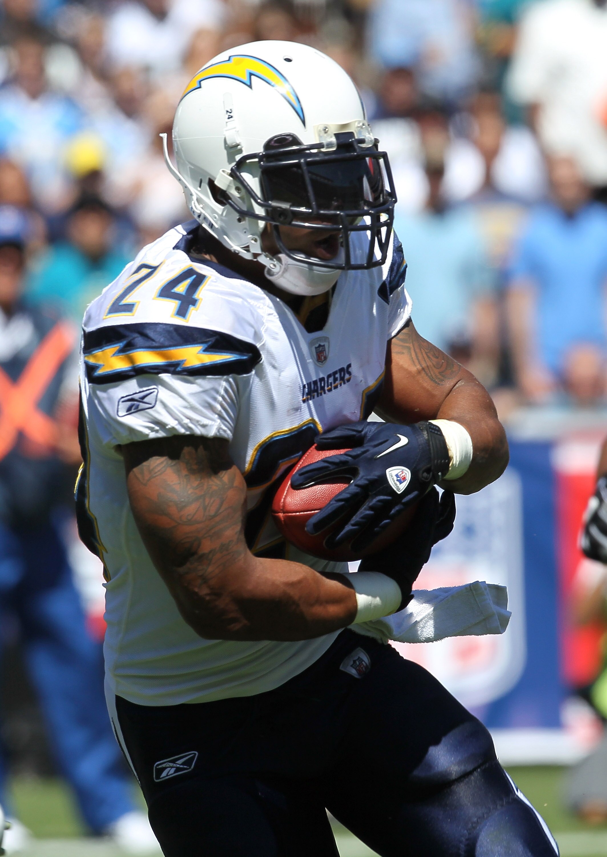 SAN DIEGO - SEPTEMBER 19:  Running back Ryan Mathews #24 of the San Diego Chargers carries the ball against the Jacksonville Jaguars at Qualcomm Stadium on September 19, 2010 in San Diego, California.  (Photo by Stephen Dunn/Getty Images)