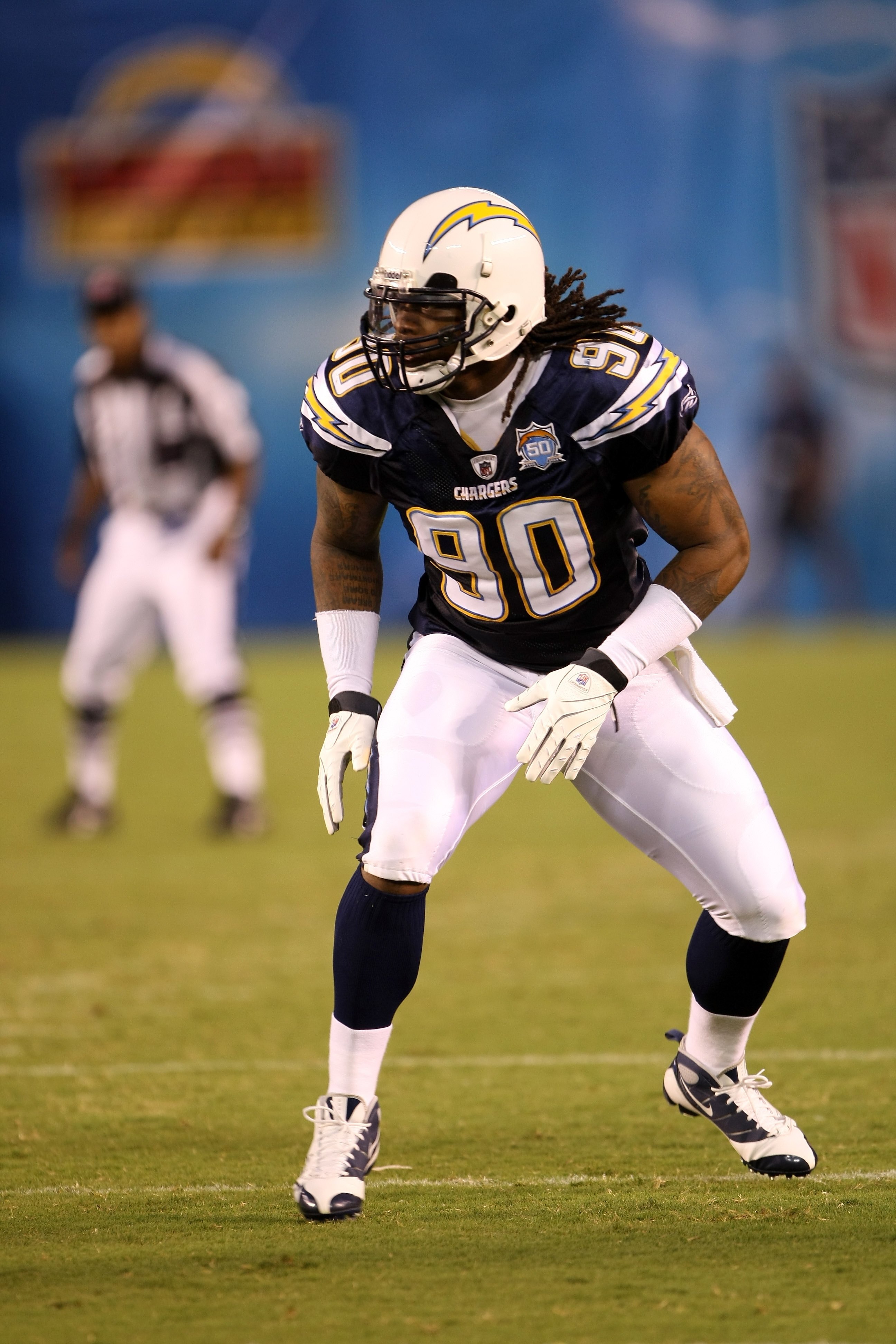 SAN DIEGO - AUGUST 15:  Linebacker Antwan Applewhite #90 of the San Diego Chargers sets on the line against the Seattle Seahawks on August 15, 2009 at Qualcomm Stadium in San Diego, California.  (Photo by Stephen Dunn/Getty Images)