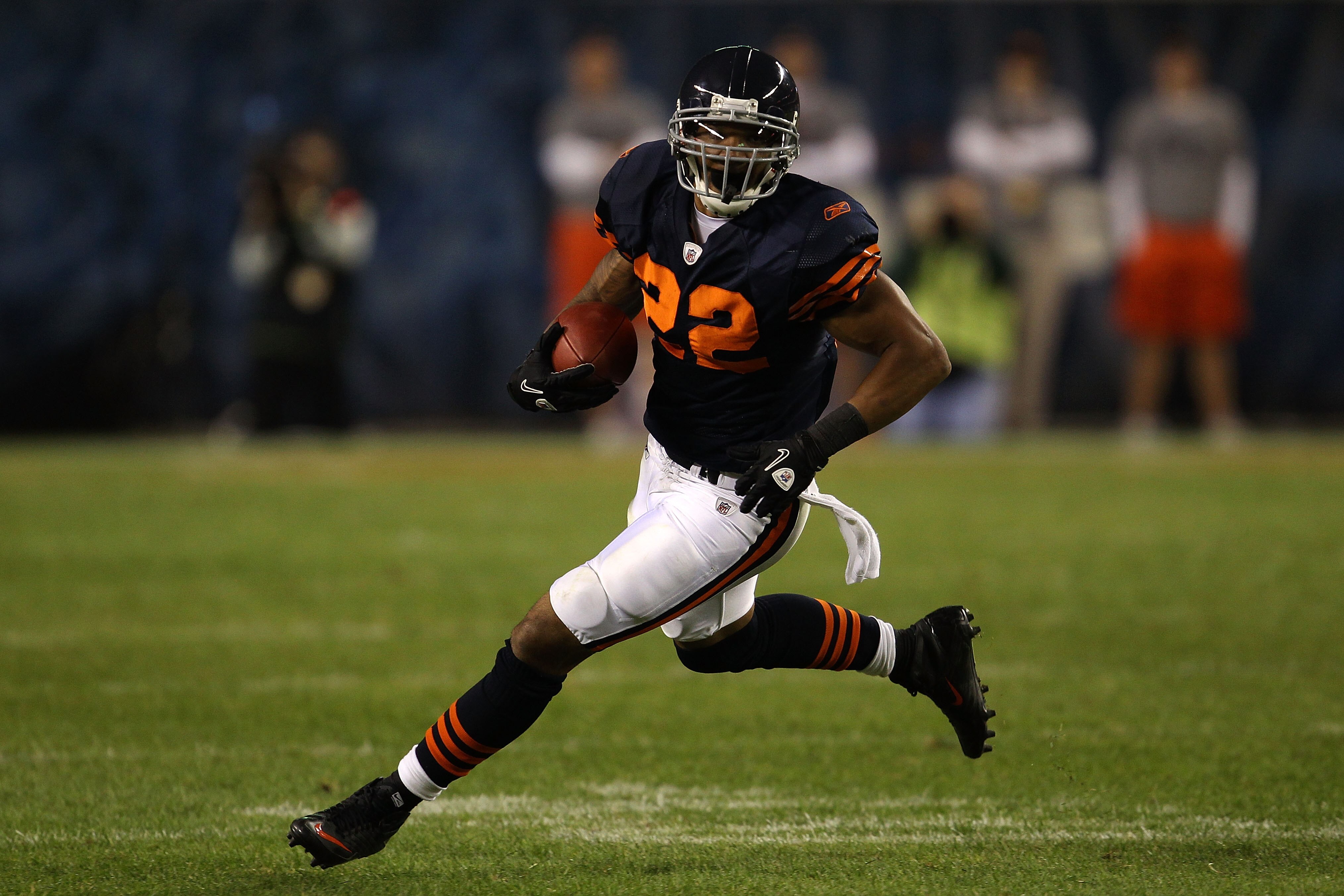 CHICAGO - SEPTEMBER 27:  Matt Forte #22 of the Chicago Bears runs the ball against the Green Bay Packers at Soldier Field on September 27, 2010 in Chicago, Illinois.  (Photo by Jonathan Daniel/Getty Images)