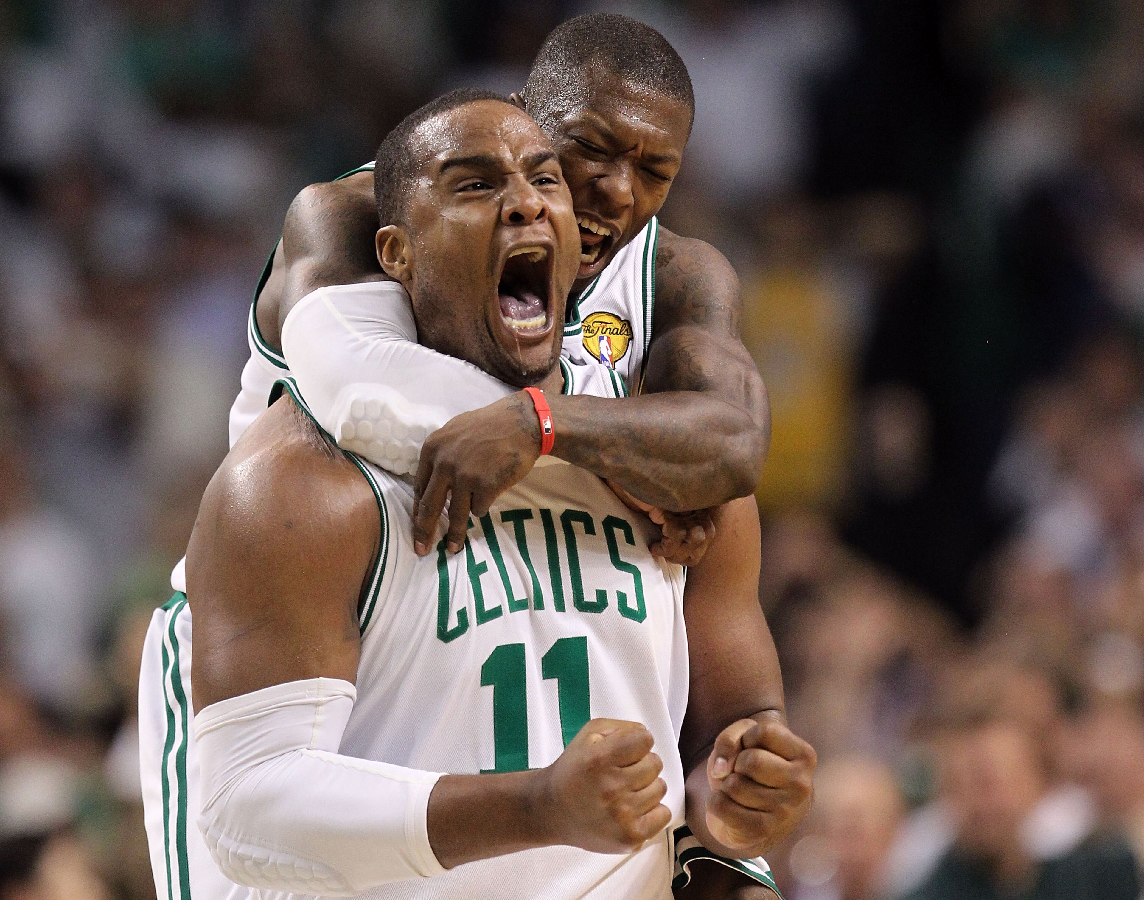 BOSTON - JUNE 10:  Glen Davis #11 and Nate Robinson #4 of the Boston Celltics react in the fourth quarter against the Los Angeles Lakers during Game Four of the 2010 NBA Finals on June 10, 2010 at TD Garden in Boston, Massachusetts. NOTE TO USER: User exp