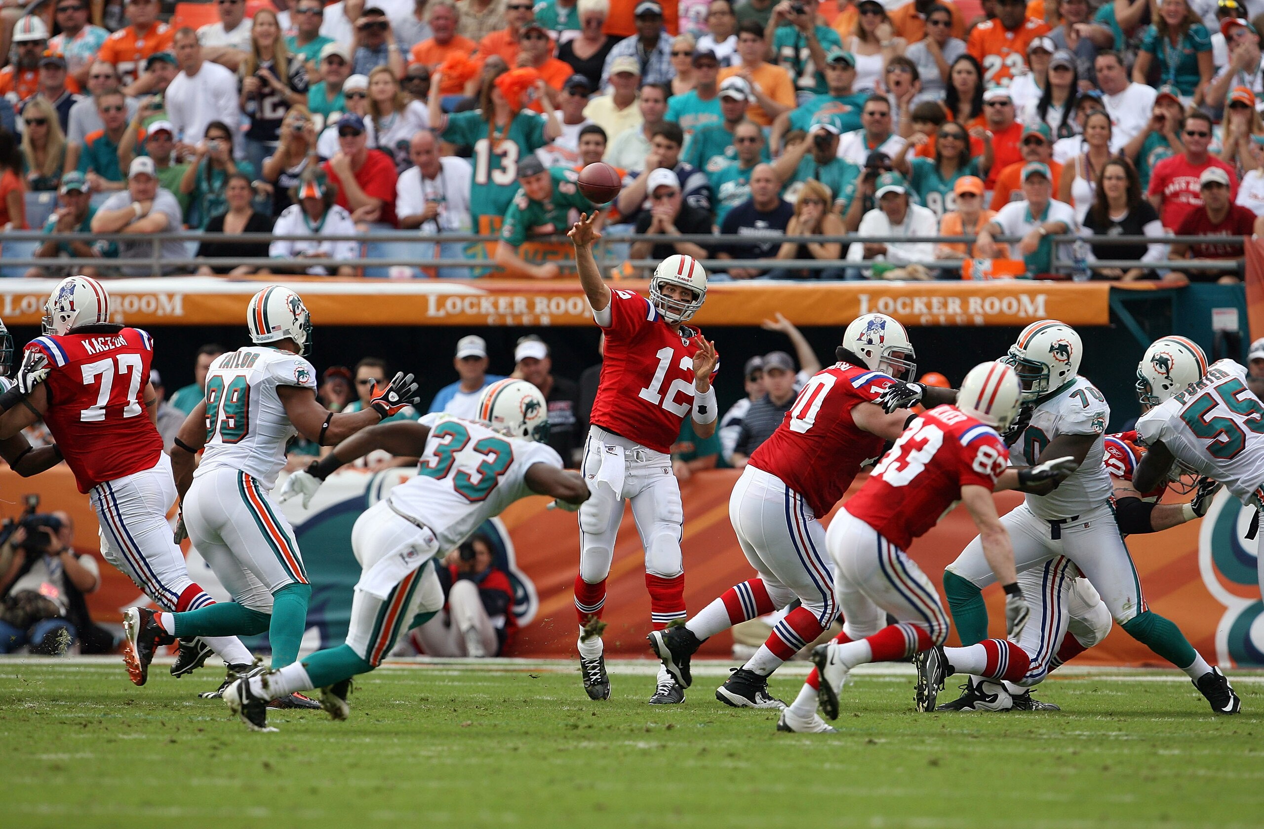 MIAMI - DECEMBER 06:  Quarterback Tom Brady #12 of the New England Patriots throws a pass against the Miami Dolphins at Land Shark Stadium on December 6, 2009 in Miami, Florida.  (Photo by Doug Benc/Getty Images)