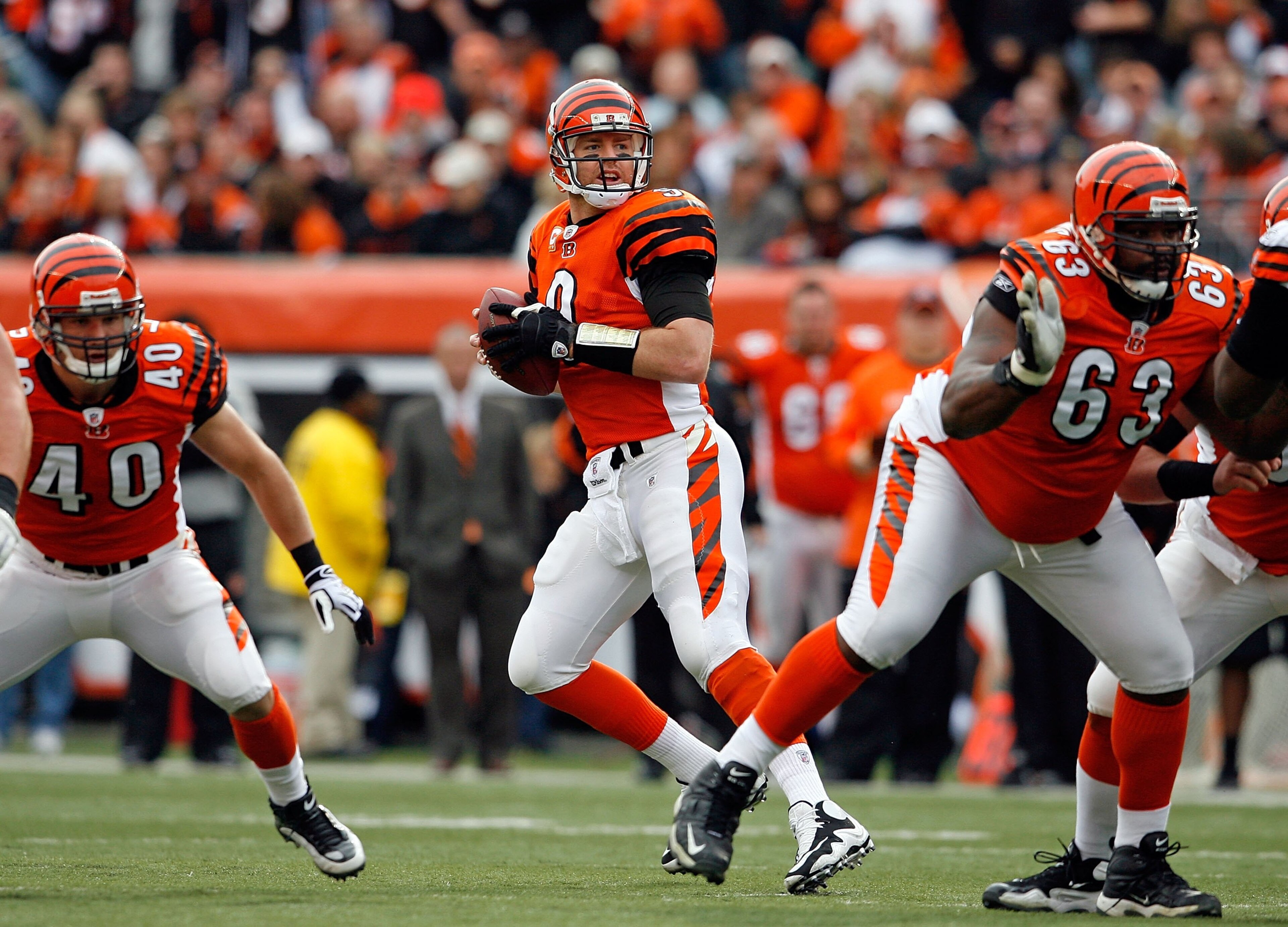 CINCINNATI - NOVEMBER 29:  Carson Palmer #9 of the Cincinnati Bengals drops back during the NFL game against the Cleveland Browns at Paul Brown Stadium on November 29, 2009 in Cincinnati, Ohio.  (Photo by Andy Lyons/Getty Images)