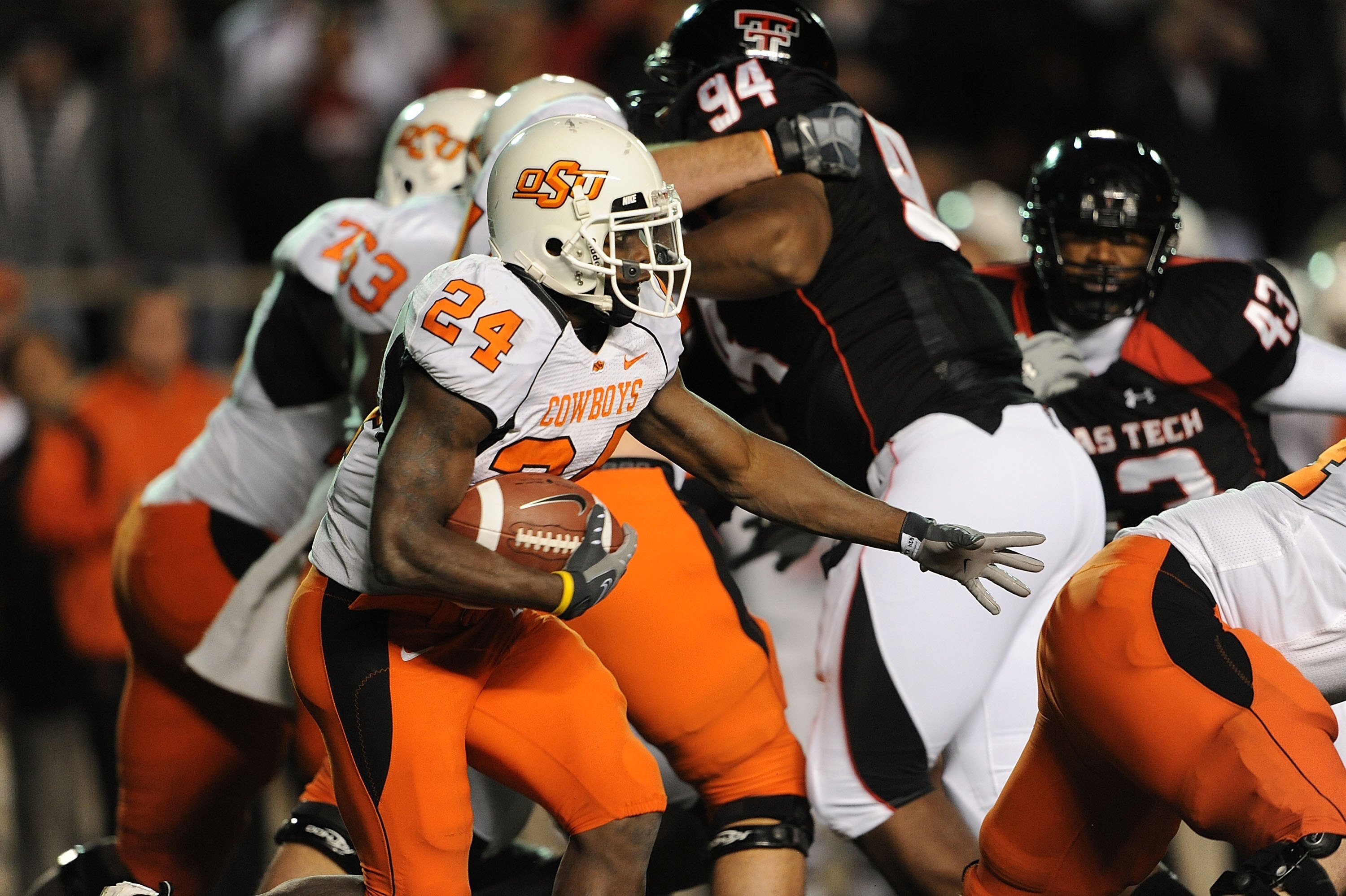 LUBBOCK, TX - NOVEMBER 08:  Running back Kendall Hunter #24 of the Oklahoma State Cowboys during play against the Texas Tech Red Raiders at Jones AT&T Stadium on November 8, 2008 in Lubbock, Texas.  (Photo by Ronald Martinez/Getty Images)