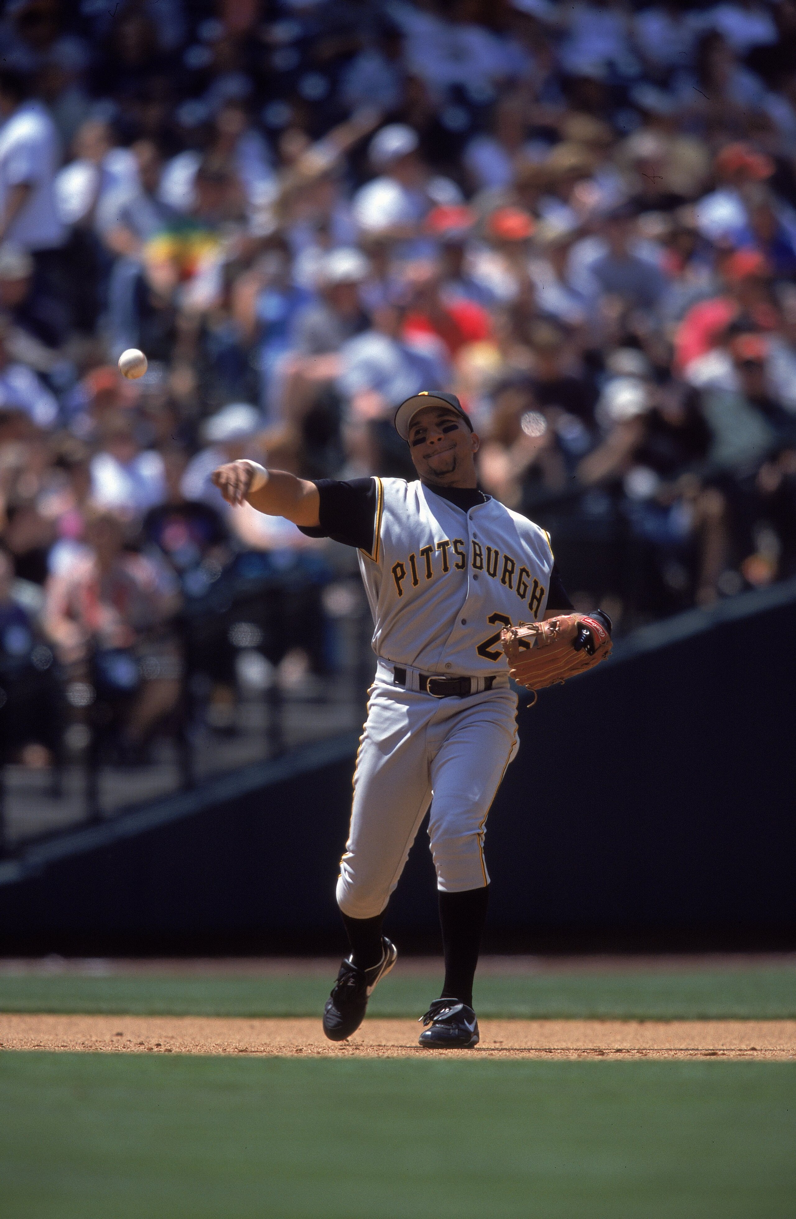 8 Apr 2001:  Enrique Wilson #25 of the Pittsburgh Pirates throws the ball during the game against the Houston Astros at the Enron Field in Houston, Texas. The Pirates defeated the Astros 9-3.Mandatory Credit: Rodolfo Gonzalez  /Allsport
