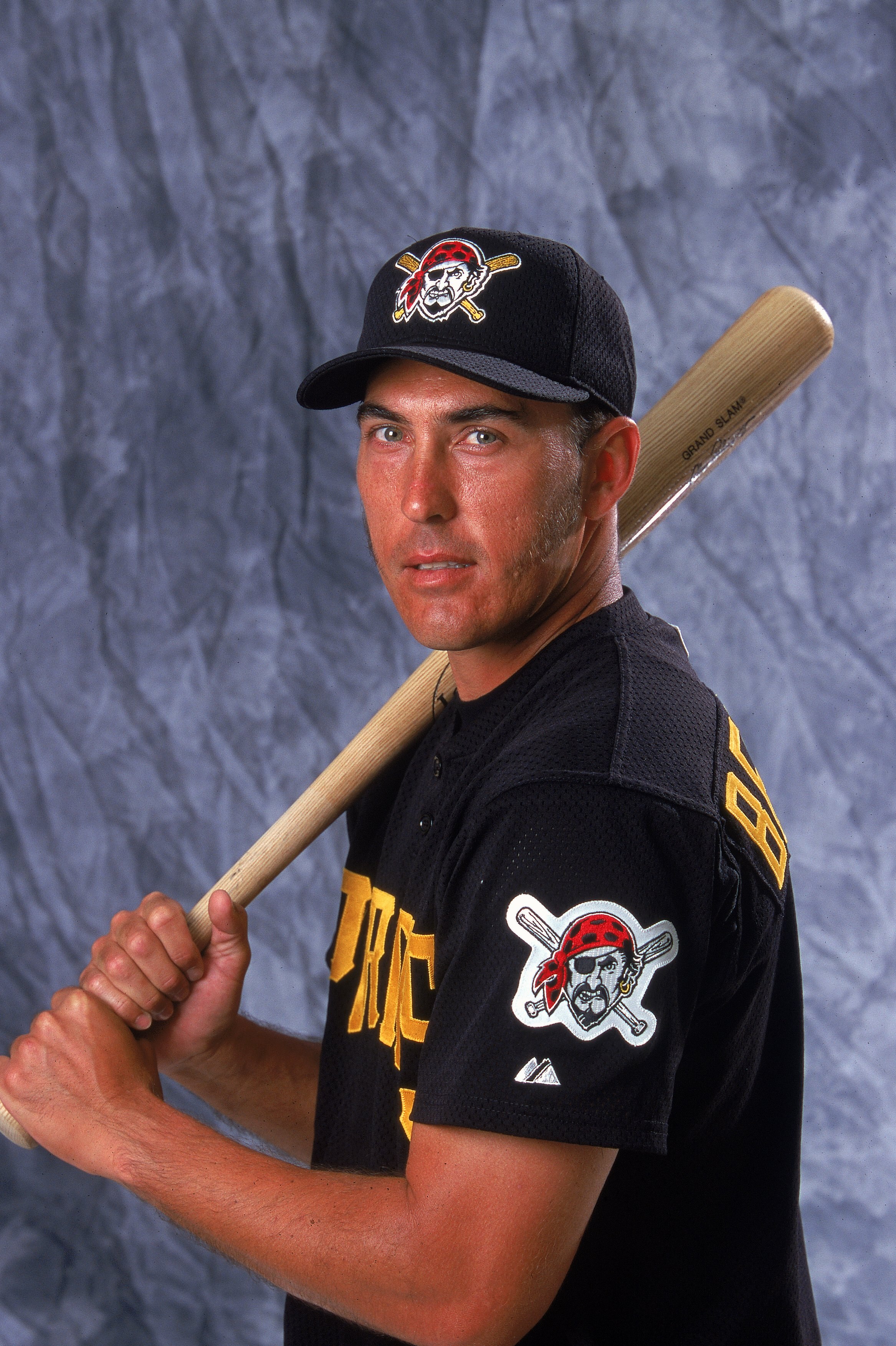27 Feb 2000: Infielder Mike Benjamin #6 of the Pittsburgh Pirates poses for a studio portrait on Photo Day during Spring Training in Bradenton, Florida..
