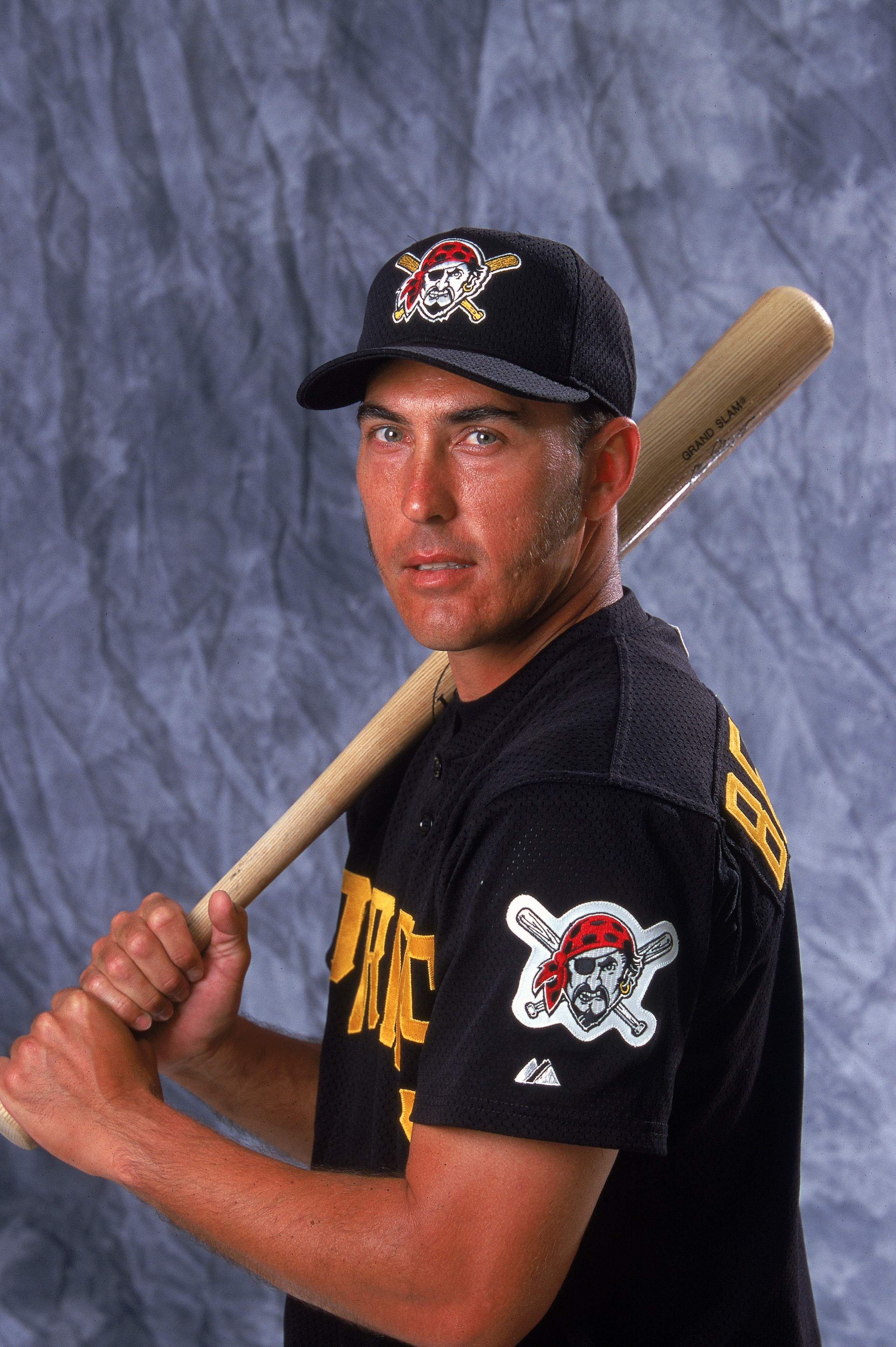 27 Feb 2000: Infielder Mike Benjamin #6 of the Pittsburgh Pirates poses for a studio portrait on Photo Day during Spring Training in Bradenton, Florida..