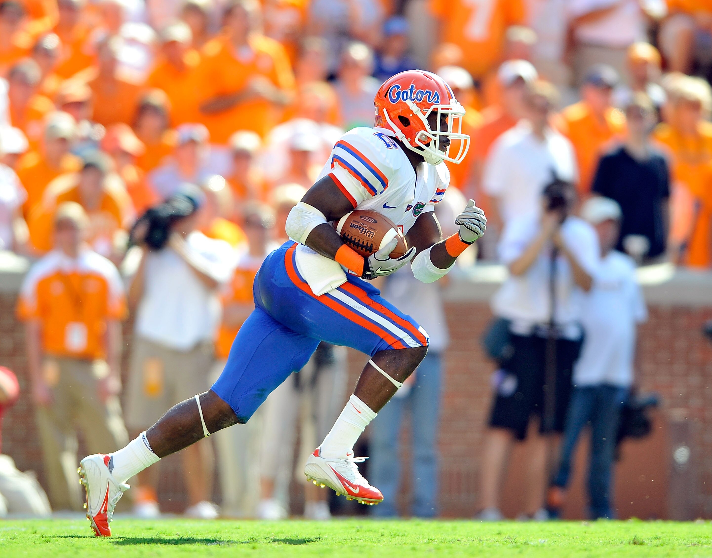 KNOXVILLE, TN - SEPTEMBER 18:  Jeff Demps #2 of the Florida Gators oruns against the Tennessee Volunteers at Neyland Stadium on September 18, 2010 in Knoxville, Tennessee.  (Photo by Grant Halverson/Getty Images)