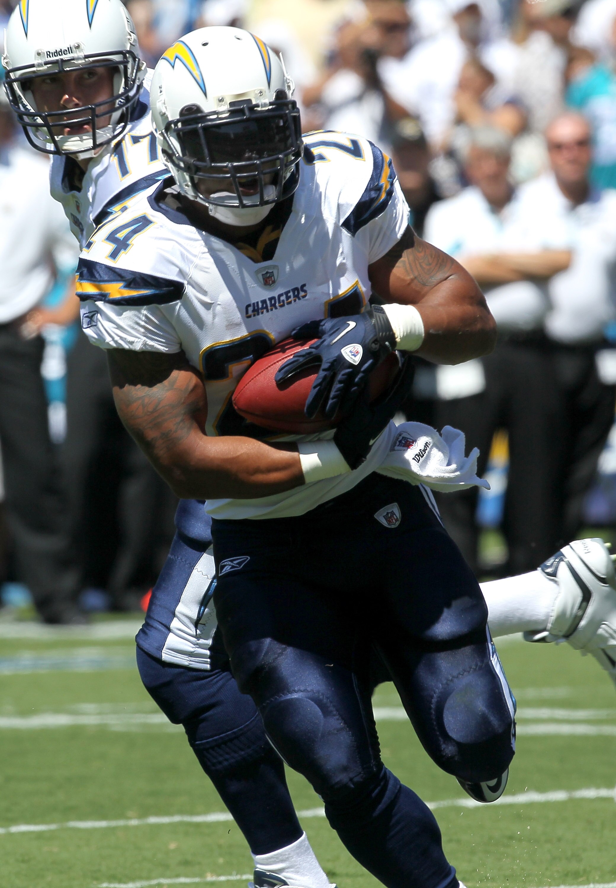 SAN DIEGO - SEPTEMBER 19:  Running back Ryan Mathews #24 of the San Diego Chargers carries the ball against the Jacksonville Jaguars at Qualcomm Stadium on September 19, 2010 in San Diego, California.  (Photo by Stephen Dunn/Getty Images)