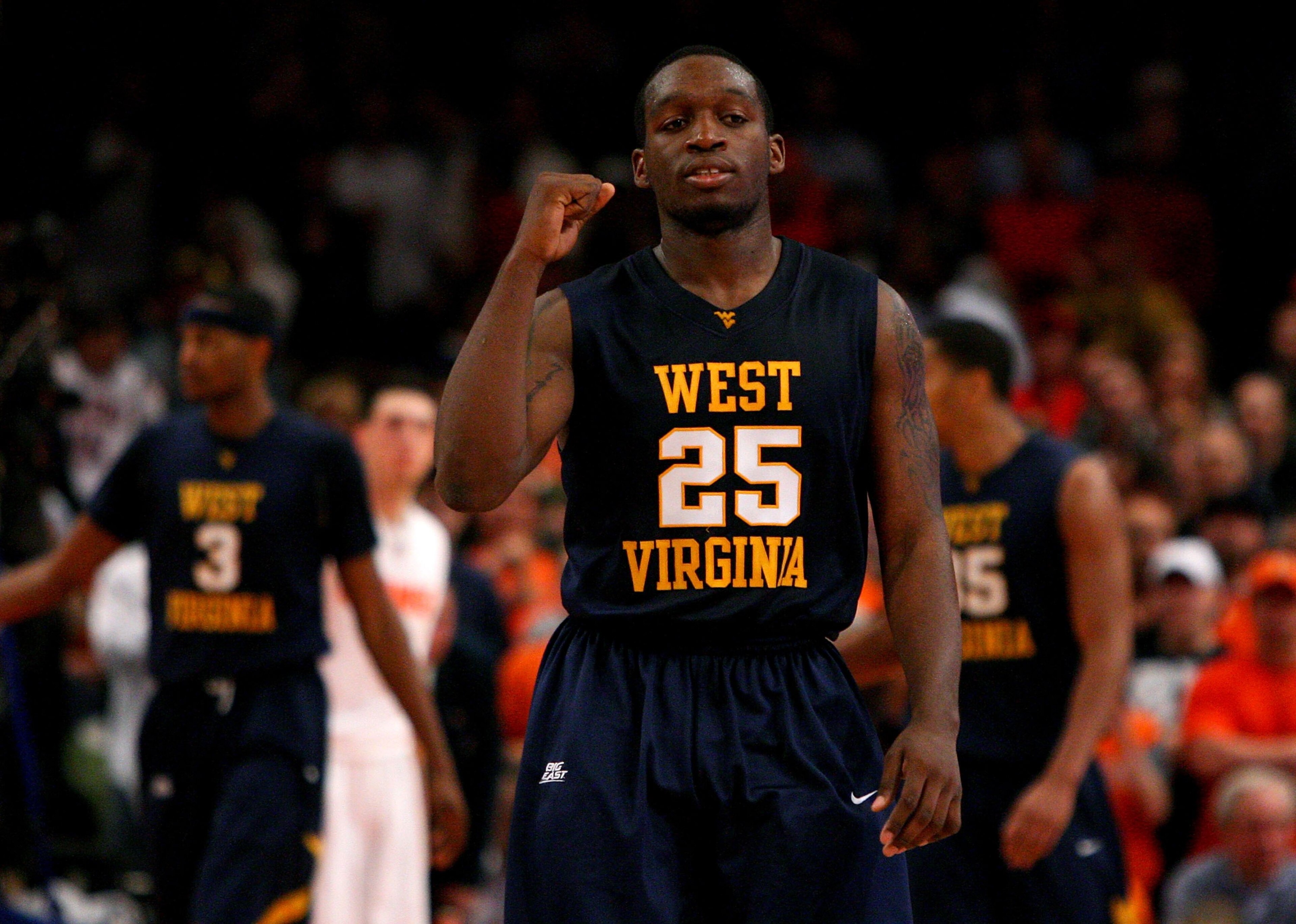 NEW YORK - MARCH 13:  Darryl Bryant #25 of the West Virginia Mountaineers reacts against the Syracuse Orange during the semifinal round of the Big East Tournament at Madison Square Garden on March 13, 2009 in New York City.  (Photo by Jim McIsaac/Getty Im