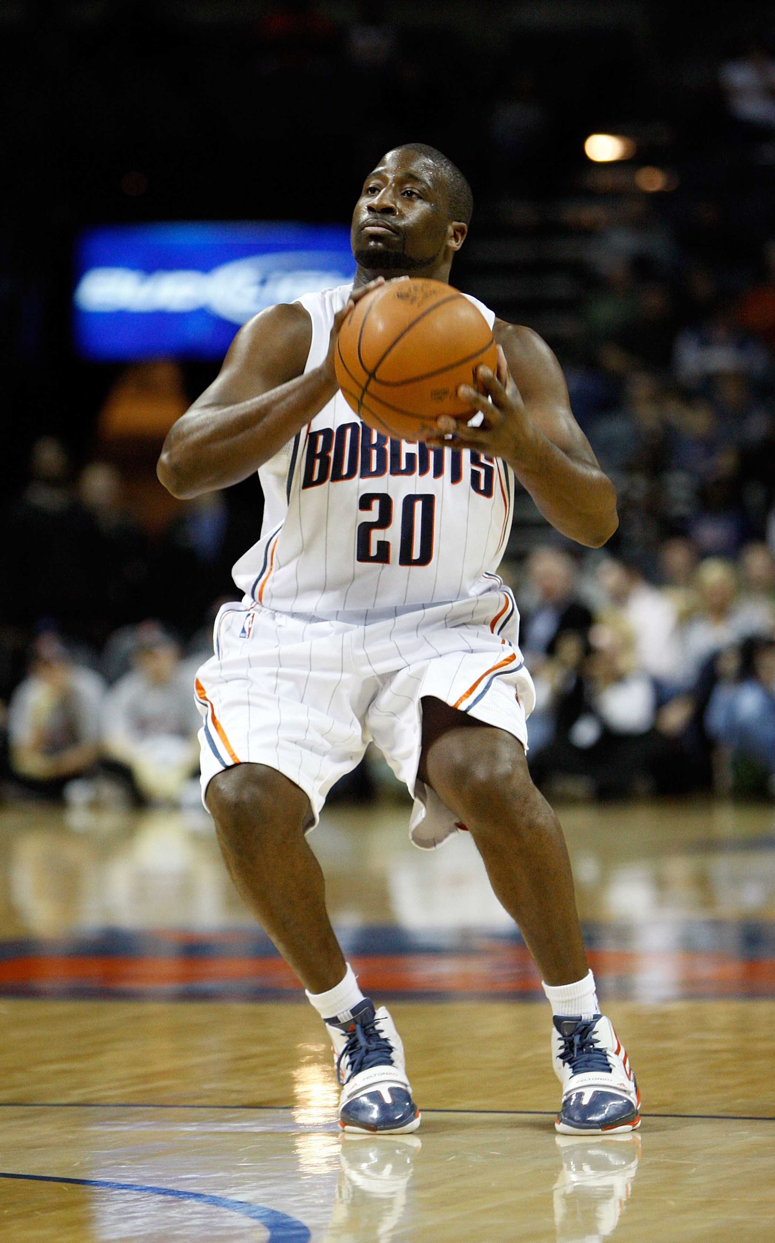 CHARLOTTE, NC - JANUARY 15:  Raymond Felton #20 of the Charlotte Bobcats looks to shoot during the game against the San Antonio Spurs on January 15, 2010 at Time Warner Cable Arena in Charlotte, North Carolina.  The Bobcats won 92-76.  NOTE TO USER: User