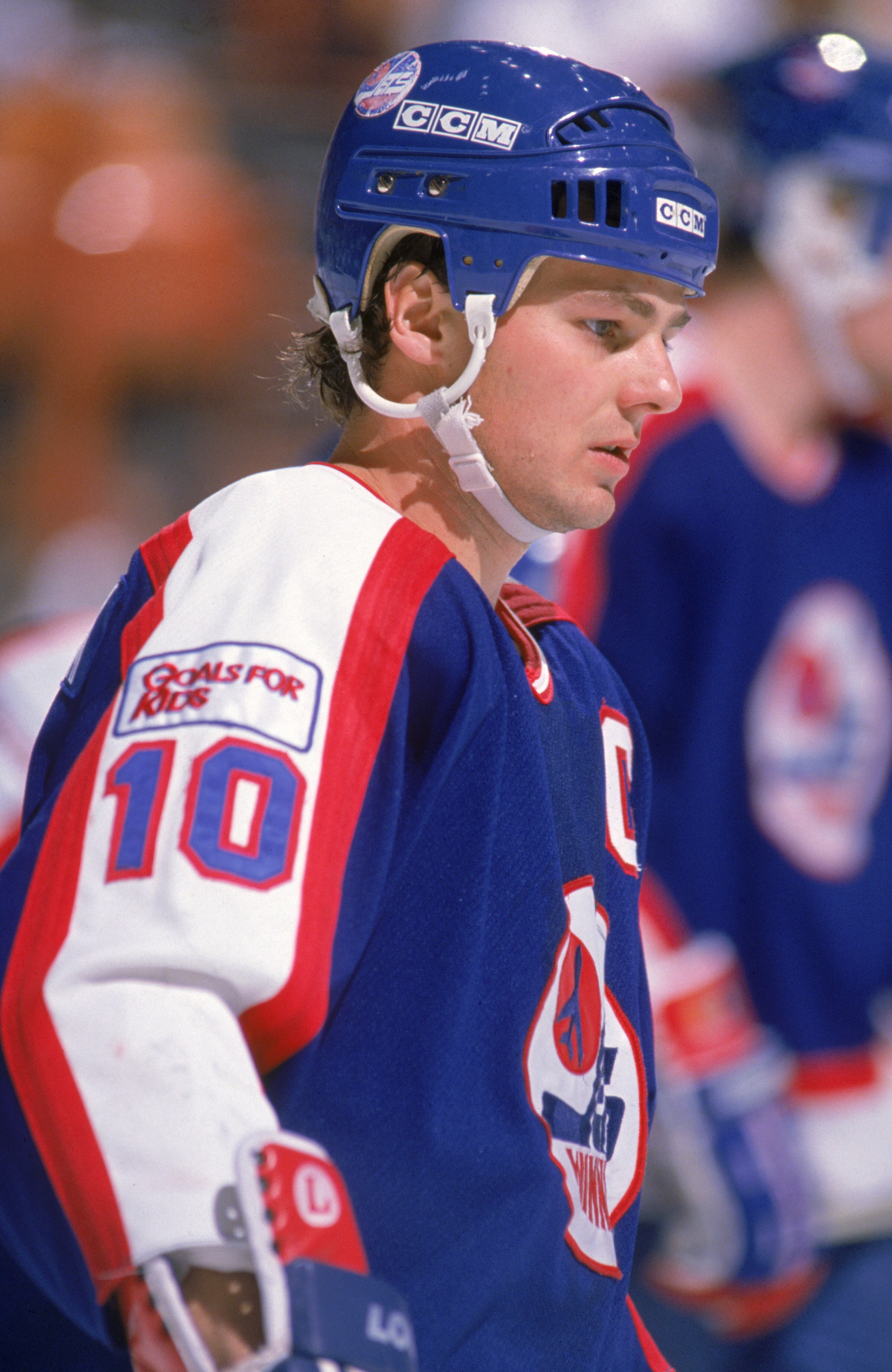 INGLEWOOD, CA - 1988:  Dale Hawerchuk #10 of the Winnipeg Jets looks on during their game against the Los Angeles Kings at the Great Western Forum circa 1988 in Inglewood, California.  (Photo by Mike Powell/Getty Images)
