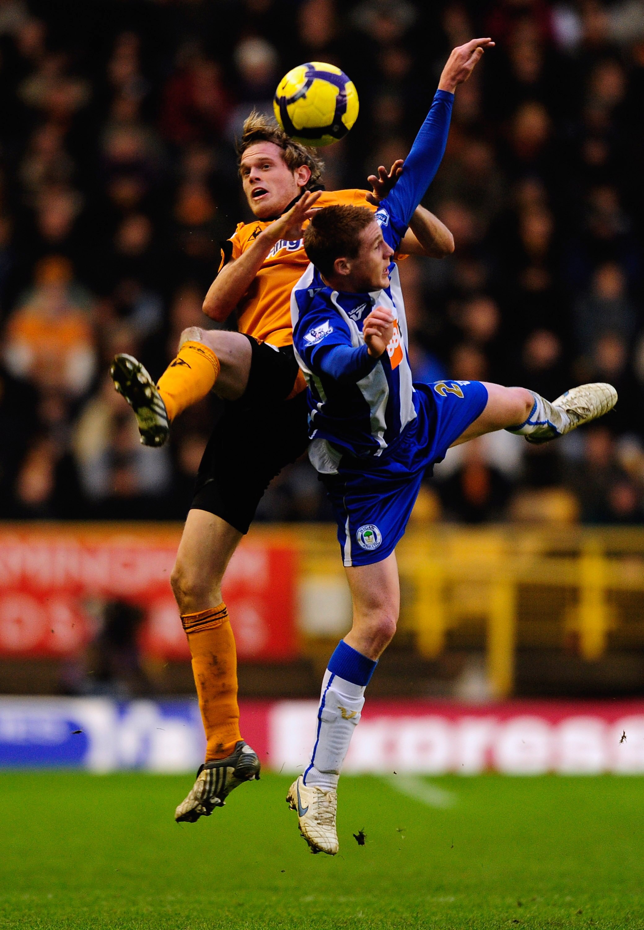WOLVERHAMPTON, ENGLAND - JANUARY 16:  Richard Stearman (L) of Wolves battles with James McCarthy of Wigan during the Barclays Premier League match between Wolverhampton Wanderers and Wigan Athletic at Molineux on January 16, 2010 in Wolverhampton, England