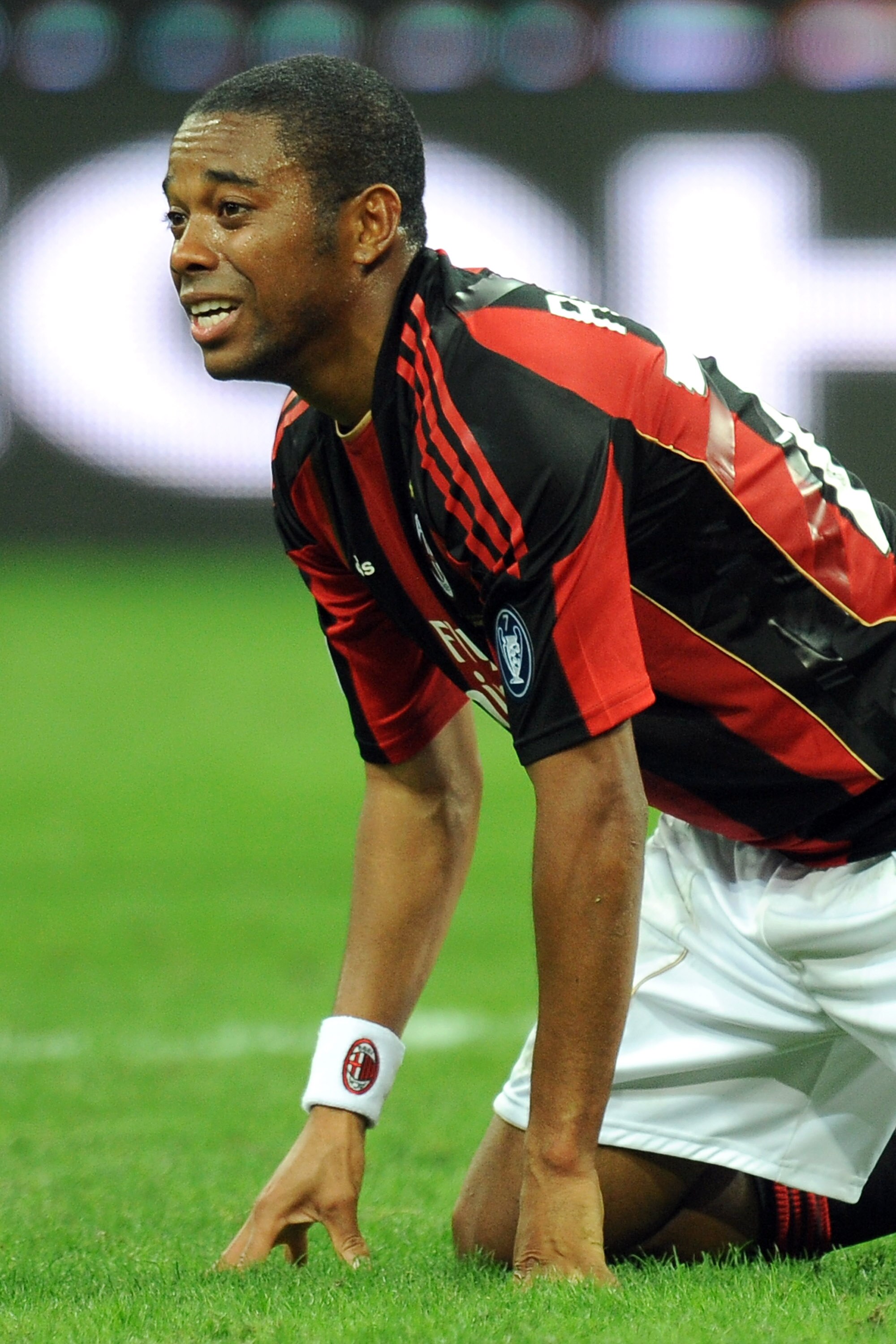 MILAN, ITALY - SEPTEMBER 26:  Robinho of Milan looks dejected during the Serie A match between AC Milan and Genoa CFC at Stadio Giuseppe Meazza on September 26, 2010 in Milan, Italy.  (Photo by Tullio M. Puglia/Getty Images)