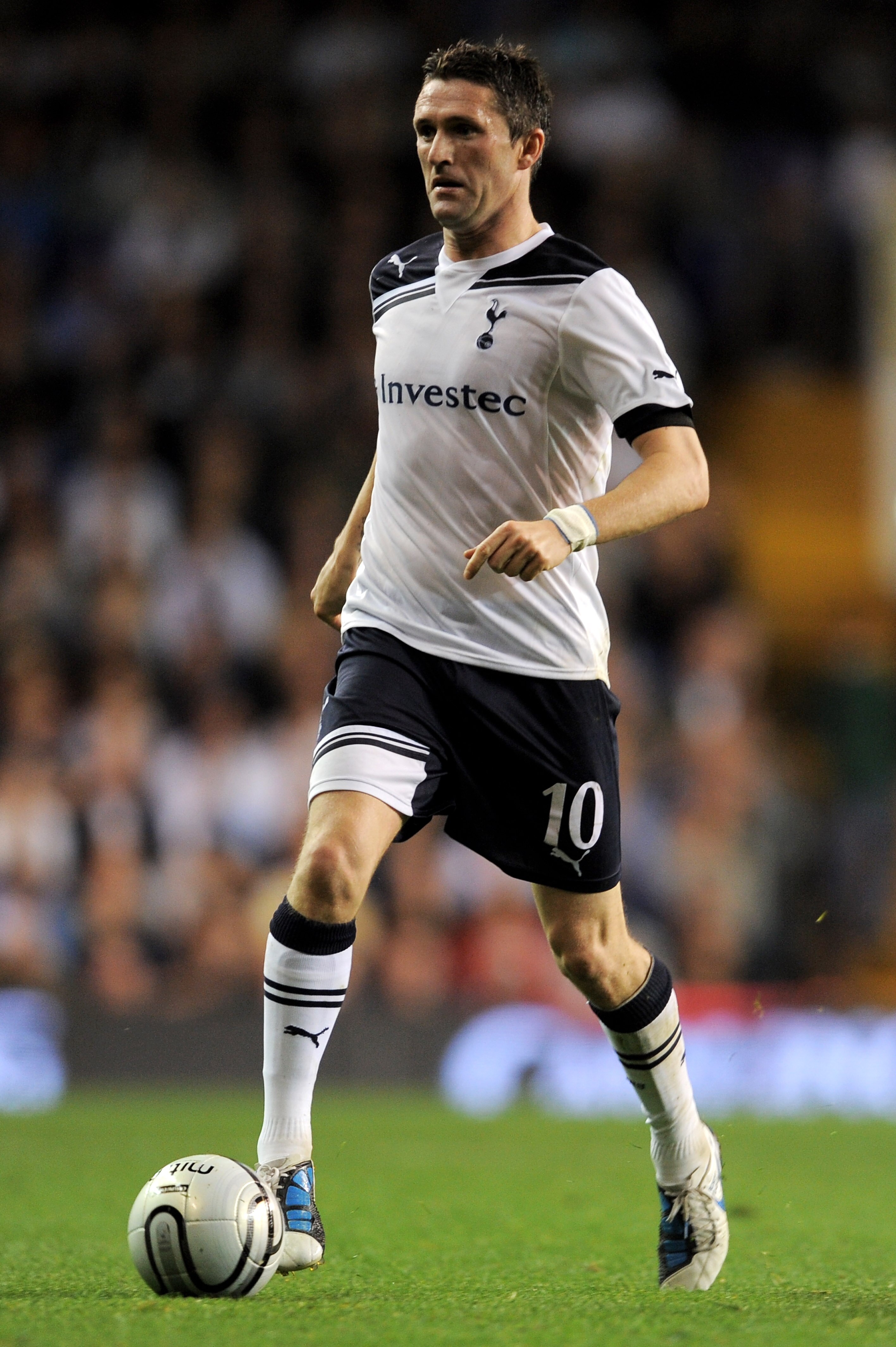 LONDON, ENGLAND - SEPTEMBER 21:  Robbie Keane of Spurs runs with the ball during the Carling Cup third round match between Tottenham Hotspur and Arsenal at White Hart Lane on September 21, 2010 in London, England.  (Photo by Michael Regan/Getty Images)