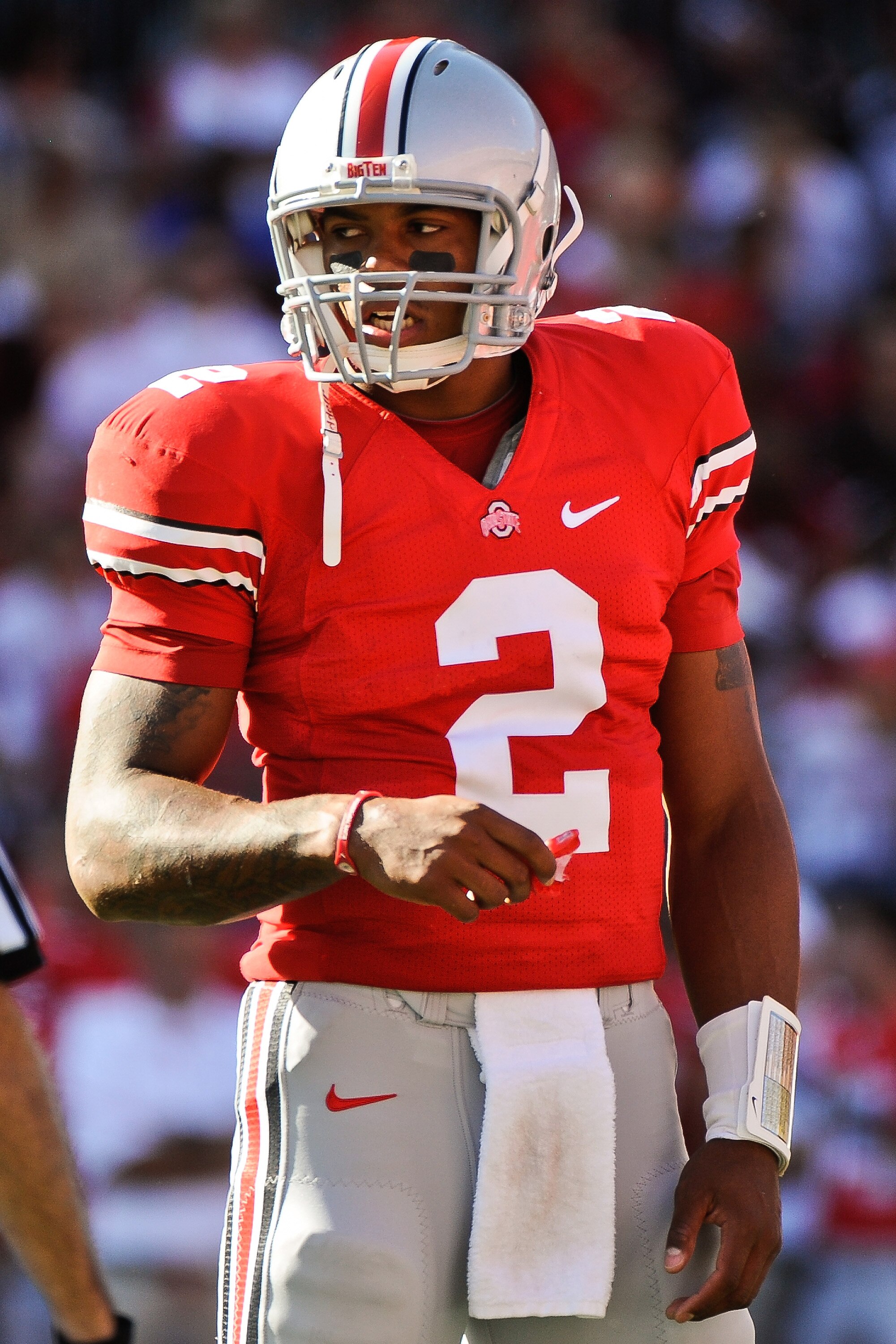 COLUMBUS, OH - SEPTEMBER 25:  Terrelle Pryor #2 of the Ohio State Buckeyes prepares to take the snap against the Eastern Michigan Eagles at Ohio Stadium on September 25, 2010 in Columbus, Ohio.  Ohio State won 73-20. (Photo by Jamie Sabau/Getty Images)