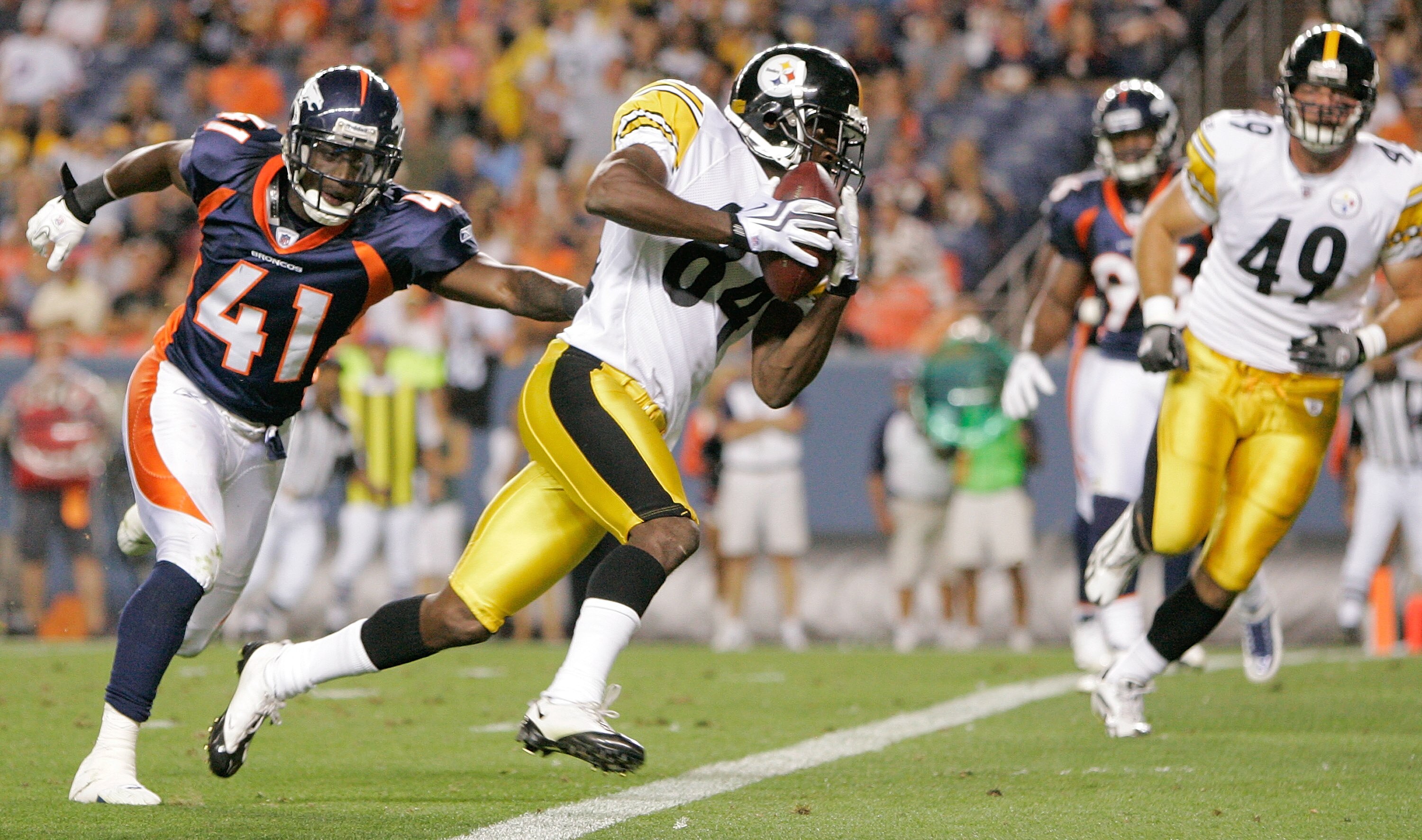DENVER - AUGUST 29: Wide receiver Antonio Brown #84 of the Pittsburgh Steelers beats cornerback Cassius Vaughn #41 of the Denver Broncos and scores a touchdown at INVESCO Field at Mile High on August 29, 2010 in Denver, Colorado.  (Photo by Justin Edmonds
