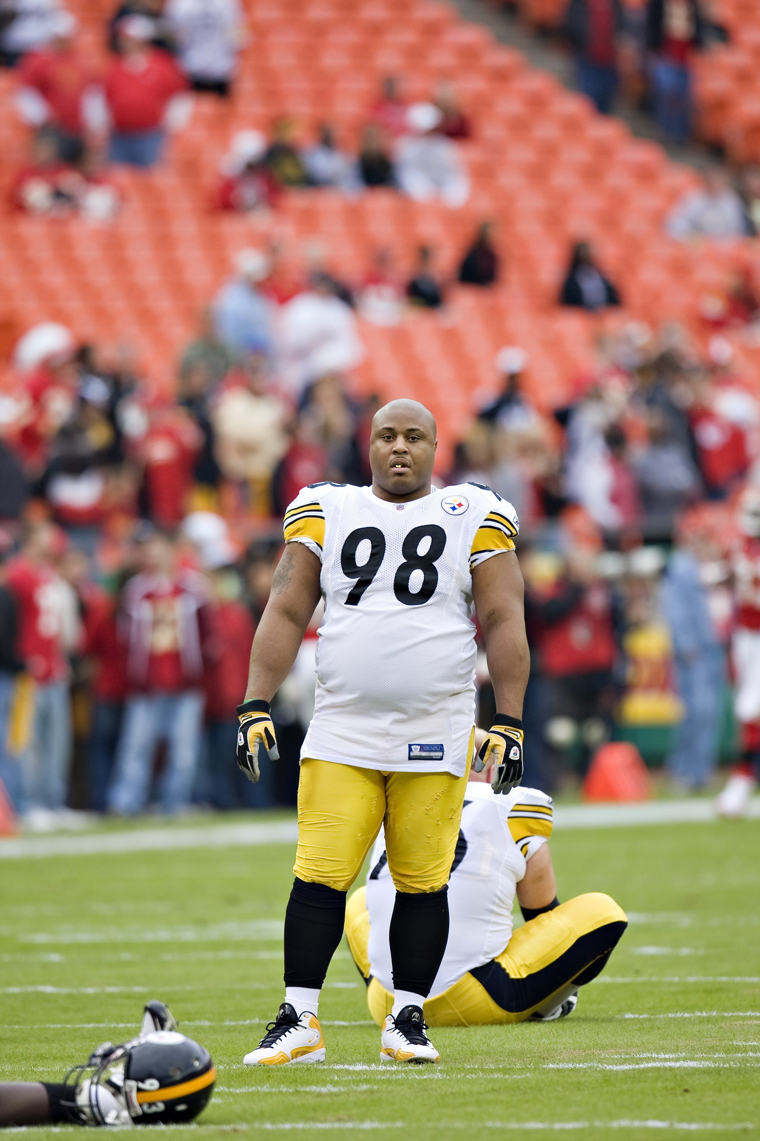 KANSAS CITY, MO - NOVEMBER 22:  Nose tackle Casey Hampton #98 of the Pittsburgh Steelers warming up before a game against the Kansas City Chiefs at Arrowhead Stadium on November 22, 2009 in Kansas City, Missouri.  The Chiefs defeated the Steelers 27-24.
