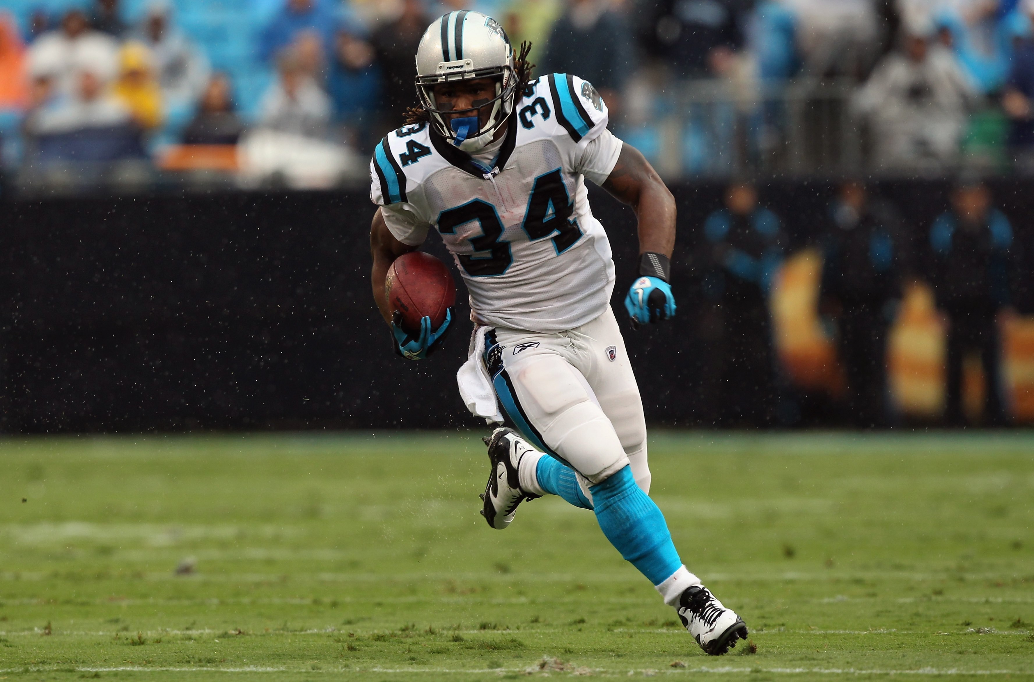 CHARLOTTE, NC - SEPTEMBER 26:  DeAngelo Williams #34 of the Carolina Panthers against the Cincinnati Bengals during their game at Bank of America Stadium on September 26, 2010 in Charlotte, North Carolina.  (Photo by Streeter Lecka/Getty Images)