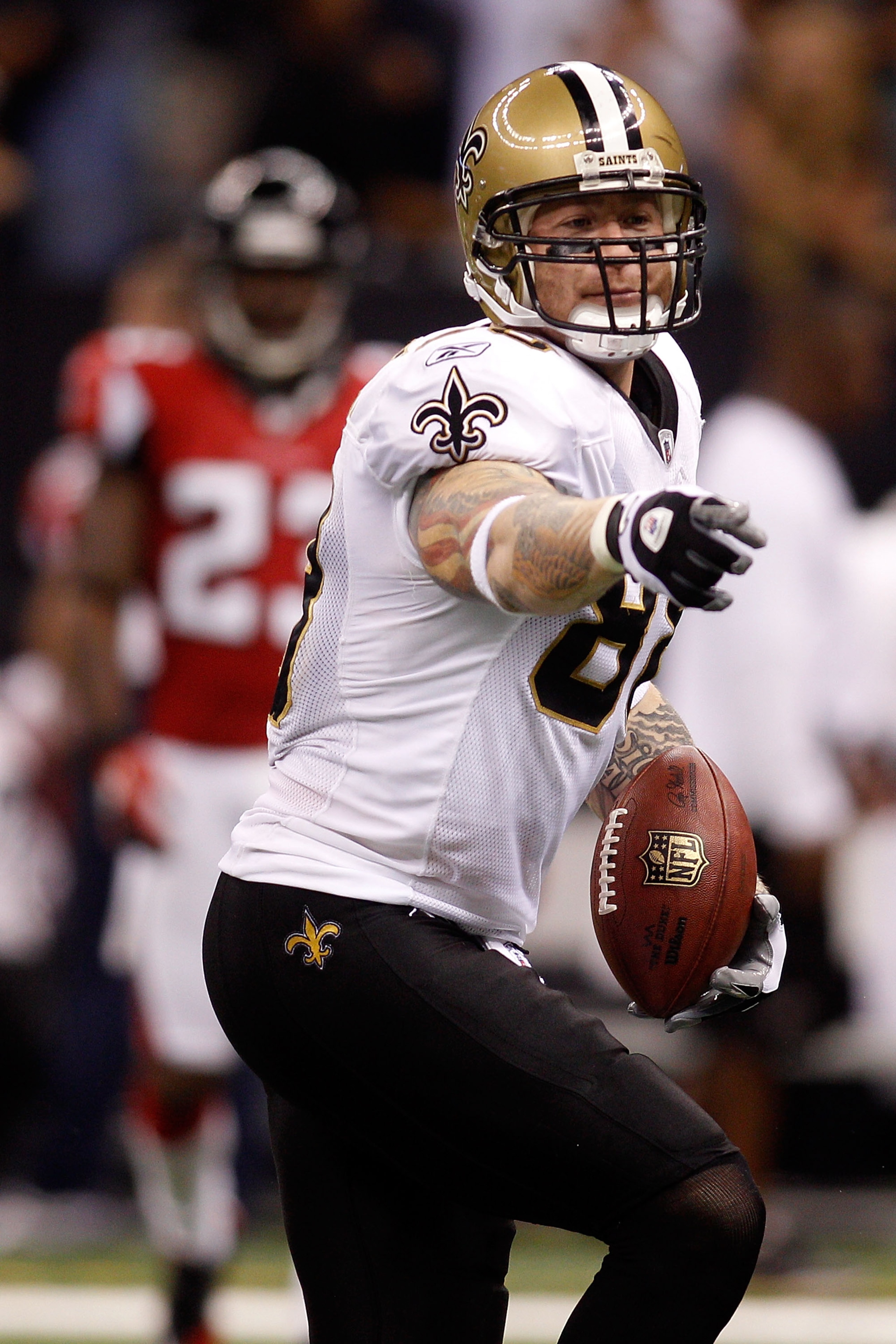 NEW ORLEANS - SEPTEMBER 26:  Jeremy Shockey #88 of the New Orleans Saints looks for a flag from an official after making a catch for a first down during the game against the Atlanta Falcons at the Louisiana Superdome on September 26, 2010 in New Orleans,